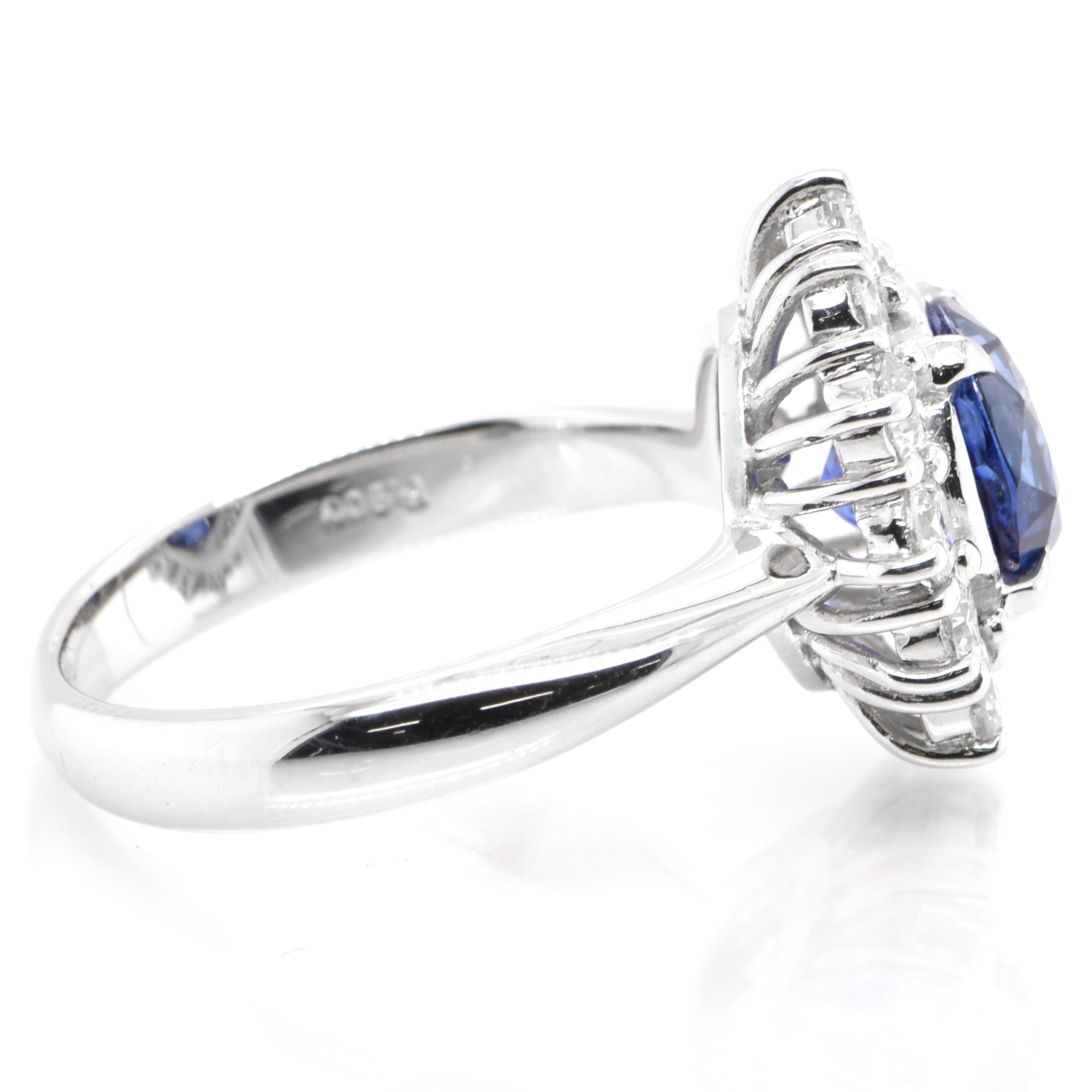 2.57 Carat Natural Royal Blue Sapphire and Diamond Ring Set in Platinum In Excellent Condition For Sale In Tokyo, JP