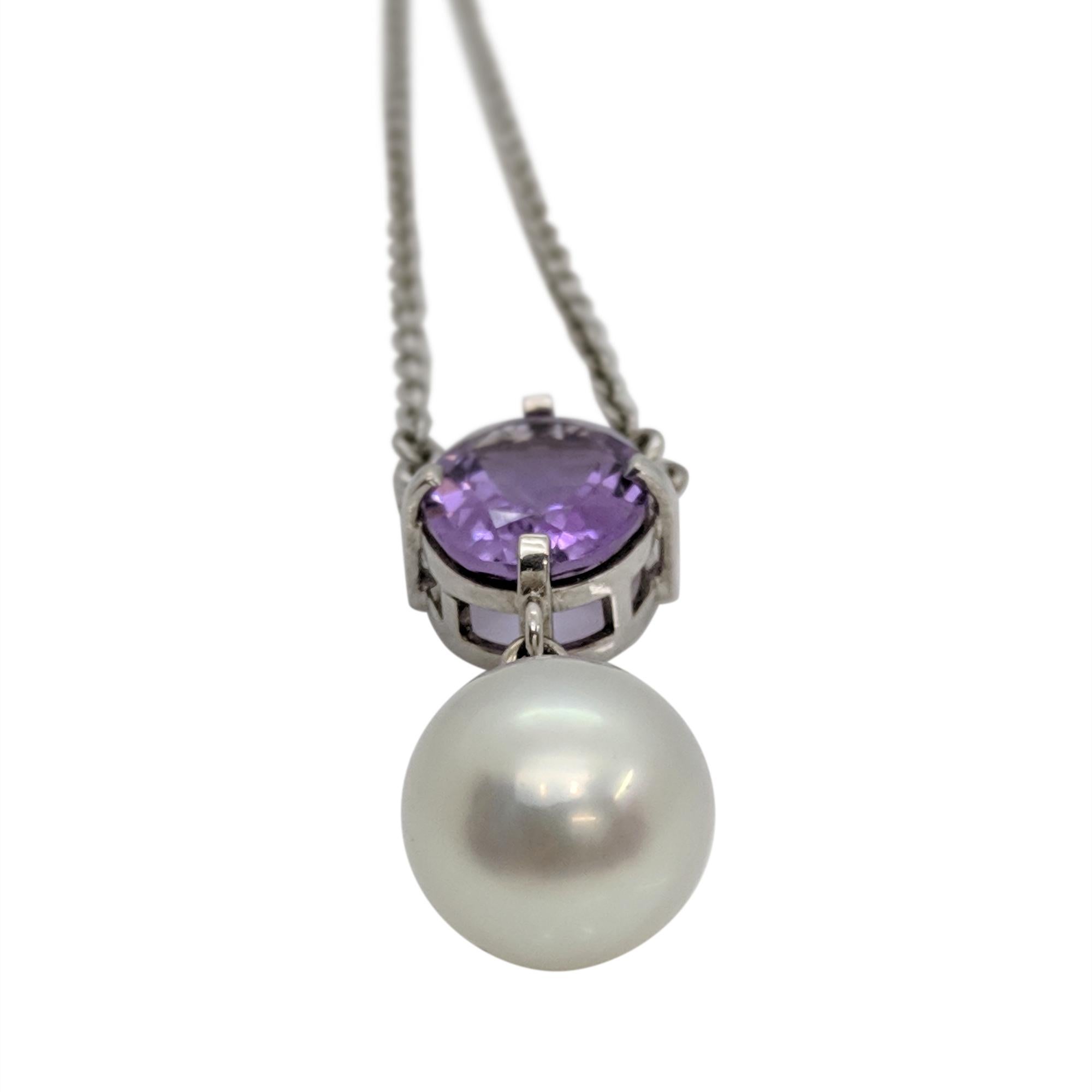 Ametista e Perla

This unique hand-made pendant is set with a stunning oval cut Amethyst  detailed with hanging an articulated 11.72mm oval shaped white South Sea pearl. The pendant  is suspended from an elegant trace chain.

Oval faceted Amethyst: