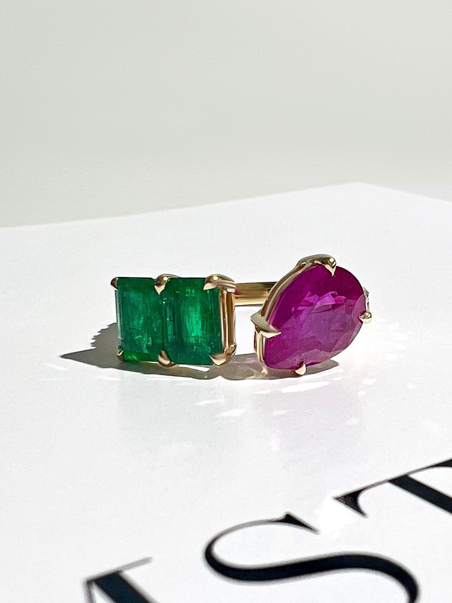 2,57 Karat rosa birnenförmiger Rubin und Smaragd Ring in Diamantband und 18k Gold Damen im Angebot