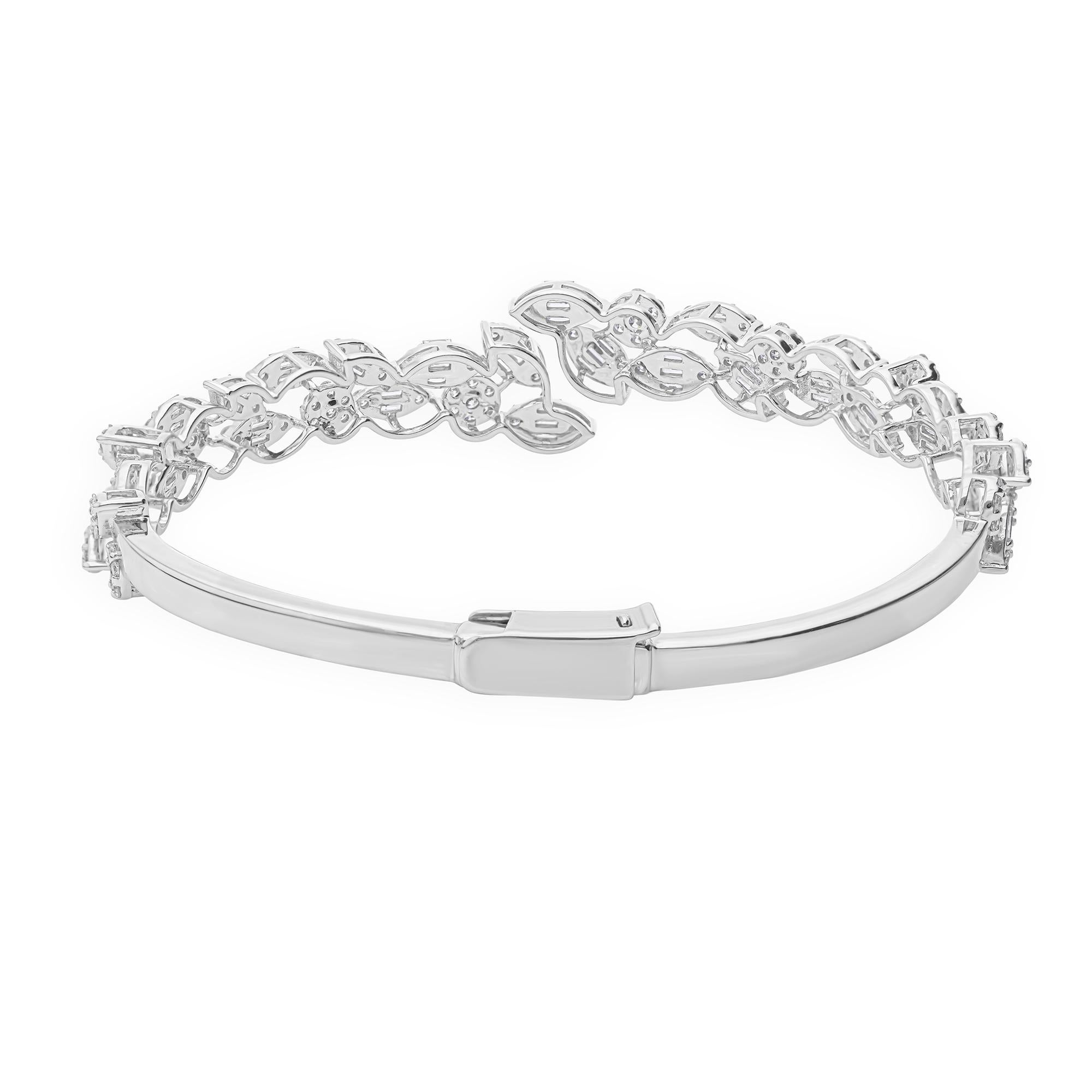 Bracciale nuziale in oro bianco 18k con diamanti da 2,57 carati SI/H Tutte le tariffe pagate In condizioni Nuovo in vendita a Diera, Dubai