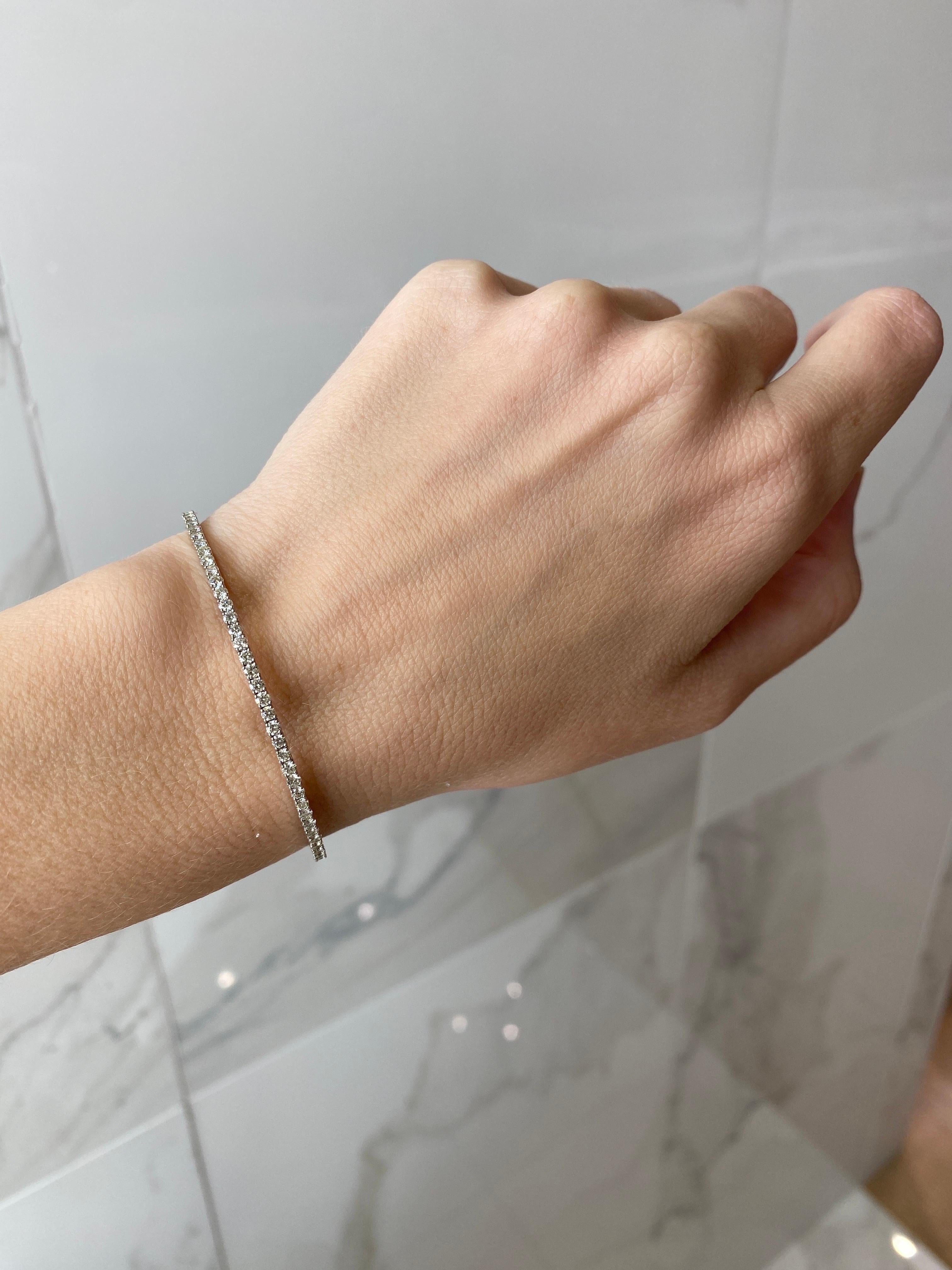 Round Cut 2.57 Carat Total Weight Natural Diamond 14k White Gold Flexible Bangle Bracelet