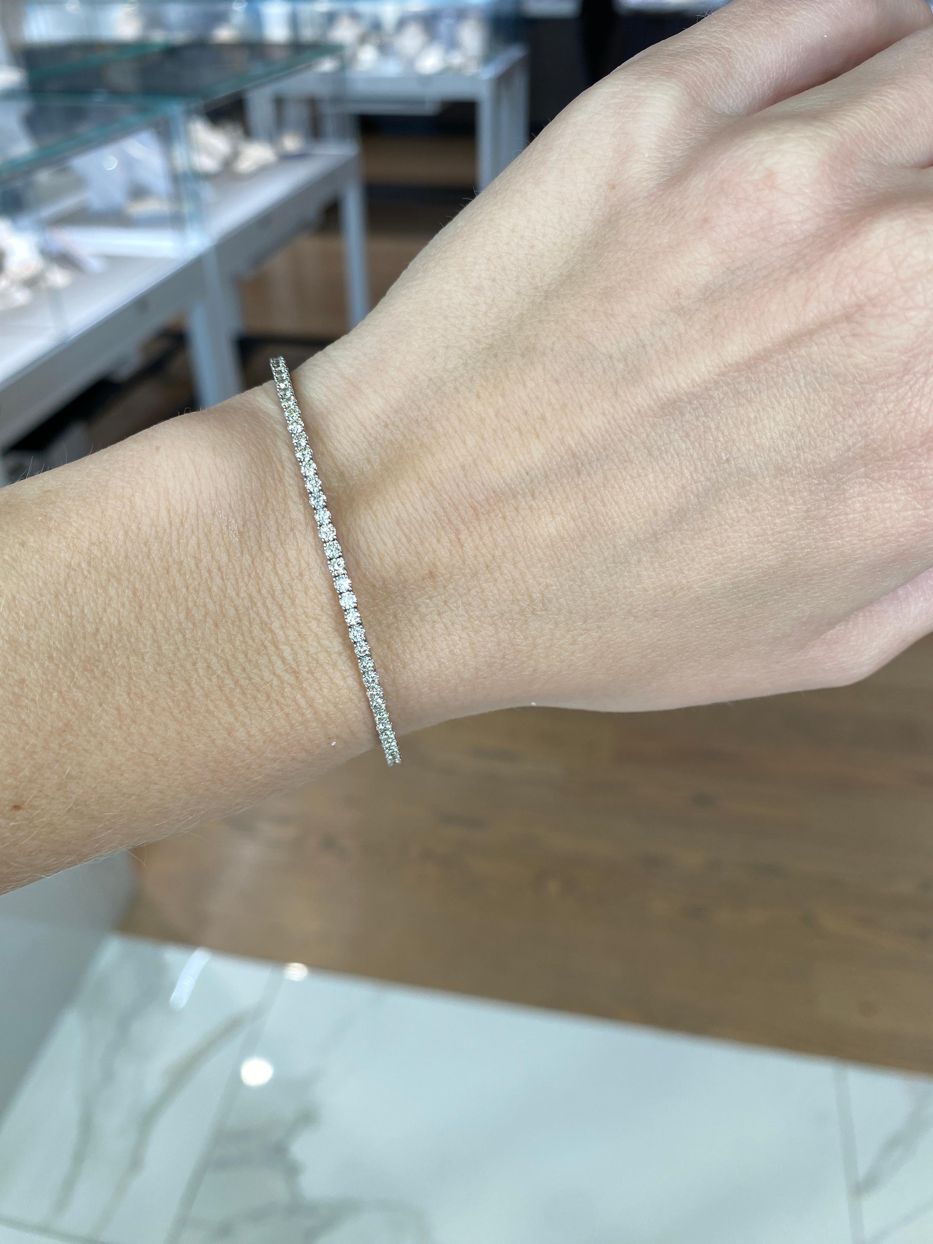 2.57 Carat Total Weight Natural Diamond 14k White Gold Flexible Bangle Bracelet In New Condition In Houston, TX