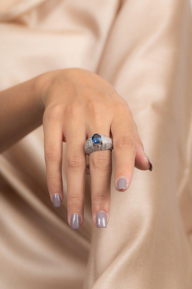 Art Deco 2.57 Carats Blue Sapphire Diamond 14 Karat White Gold Ring For Sale
