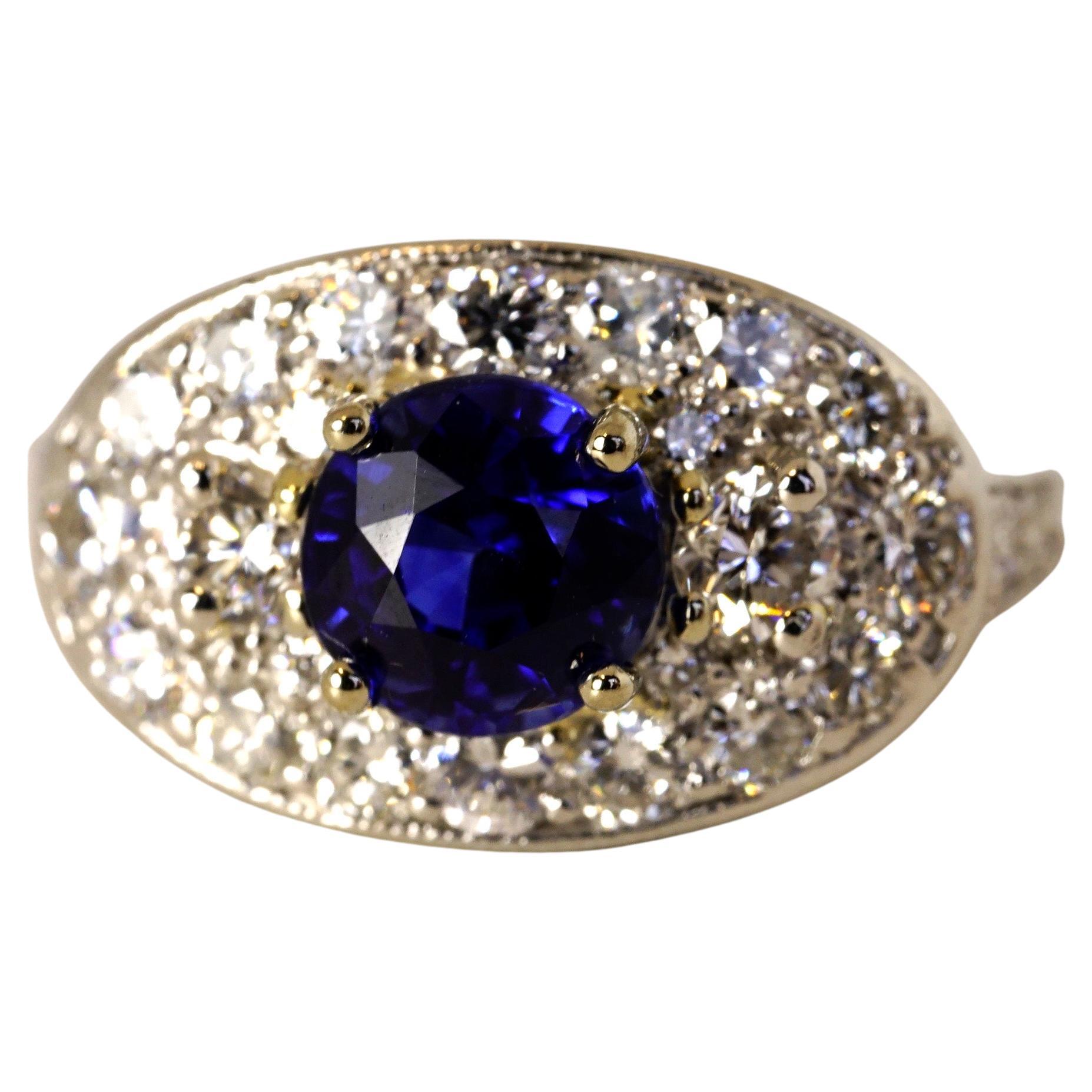 2.57 Carats Ceylon Sapphire and Diamonds Platinum Ring For Sale