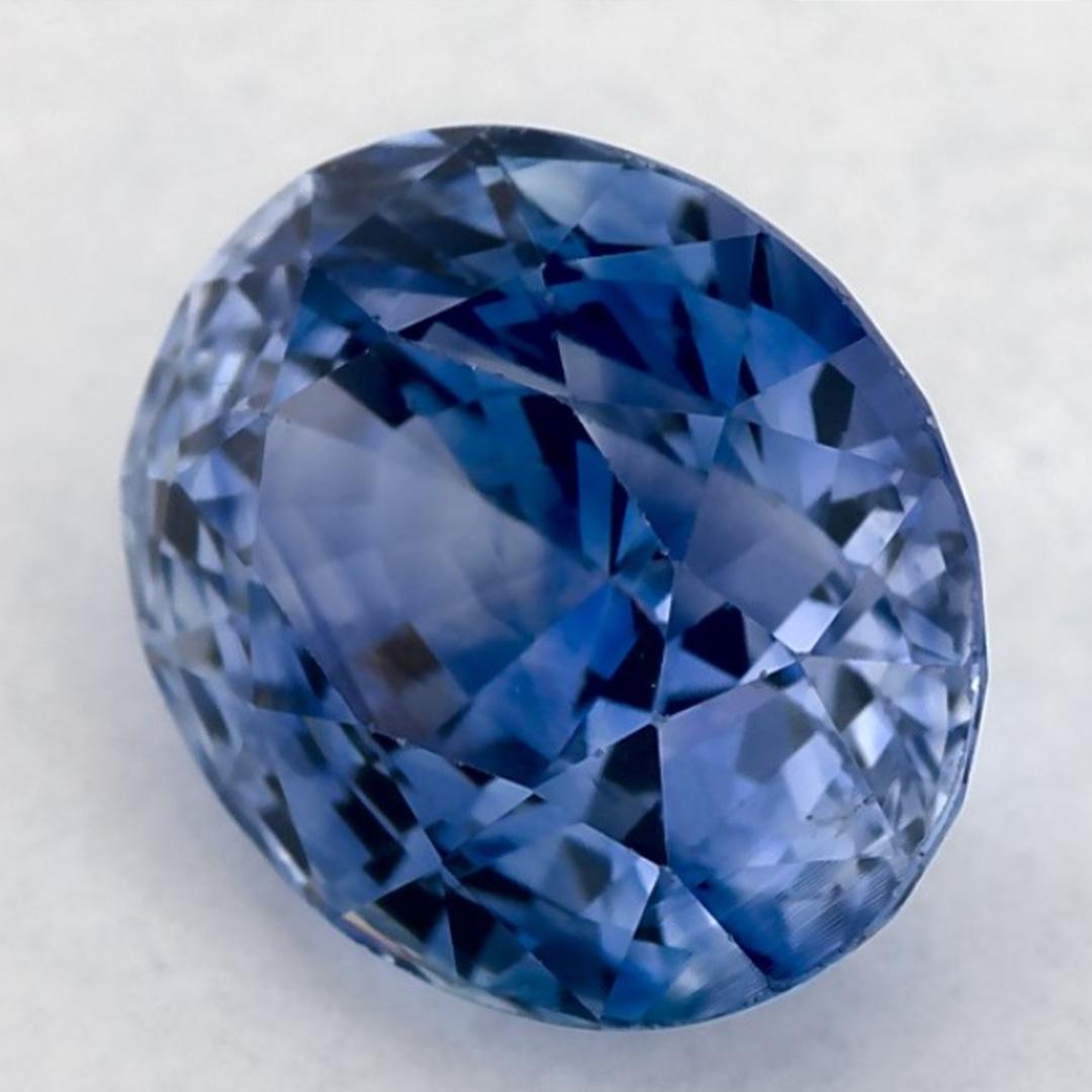 Questo zaffiro blu naturale offre eleganza e raffinatezza. Con la sua ricca saturazione del colore e il taglio preciso, è il centro perfetto per un anello di fidanzamento o un design di gioielli di lusso.

Questo zaffiro proviene dallo Sri Lanka