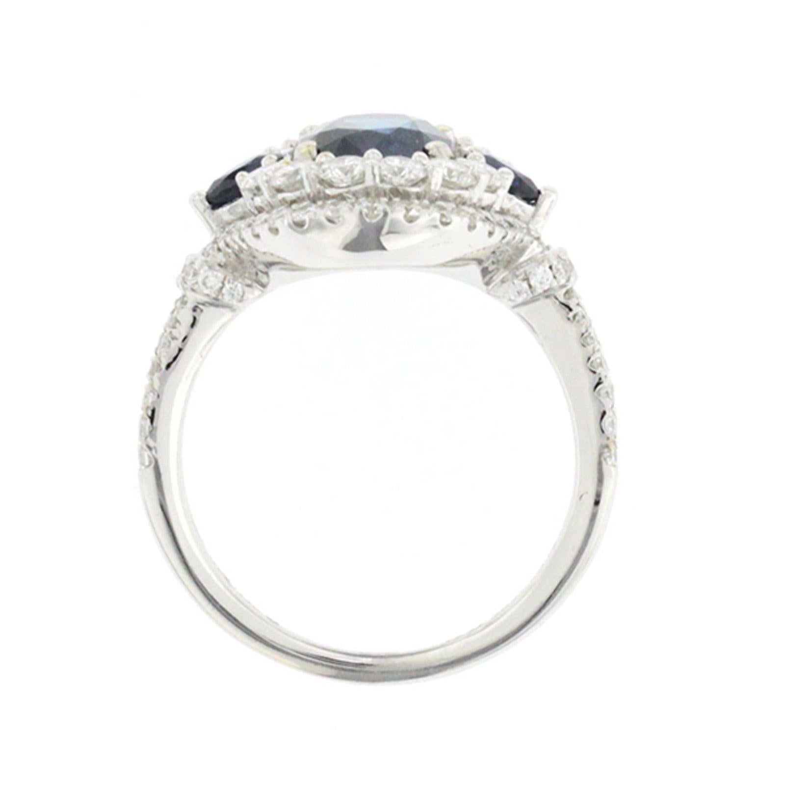 2.57 CT Ceylon Sapphires & 1.09 CT Diamonds in 18K White Gold Engagement Ring In New Condition For Sale In Los Angeles, CA