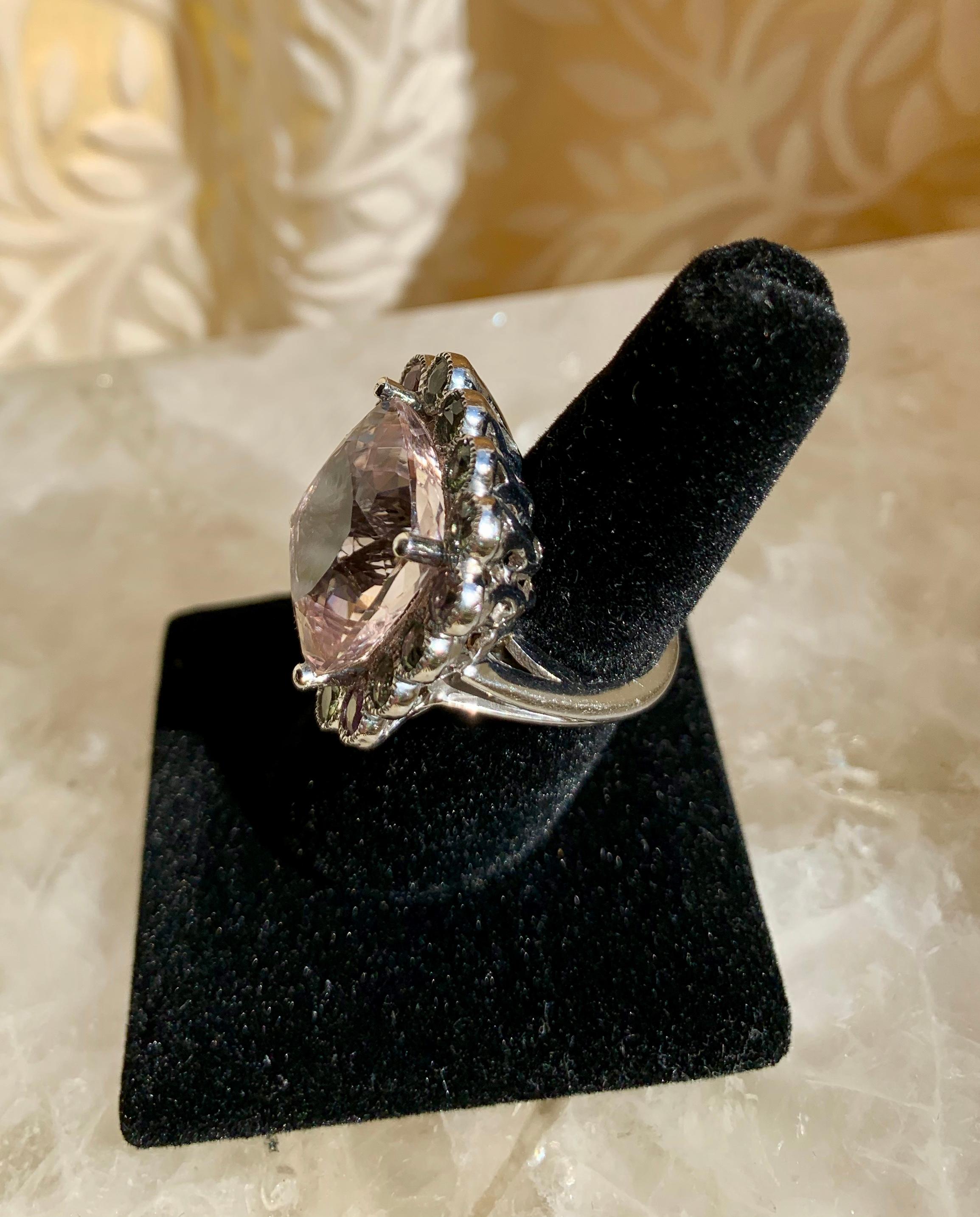 Contemporary 25.70 Carat Unheated Kunzite and Sapphire Cocktail Ring For Sale