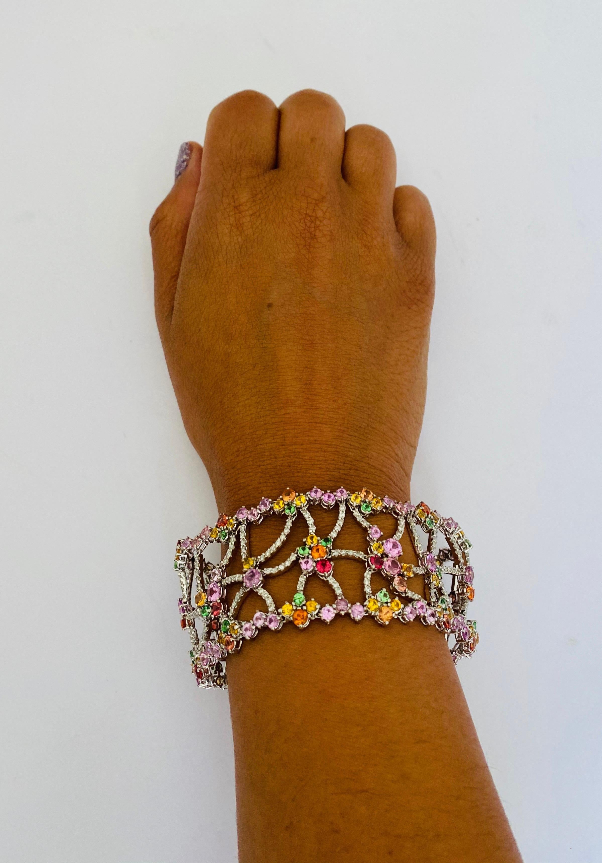 Bracciale con dichiarazione in oro bianco 14 carati con zaffiro naturale e diamante da 25,72 carati In condizioni Nuovo in vendita a Los Angeles, CA