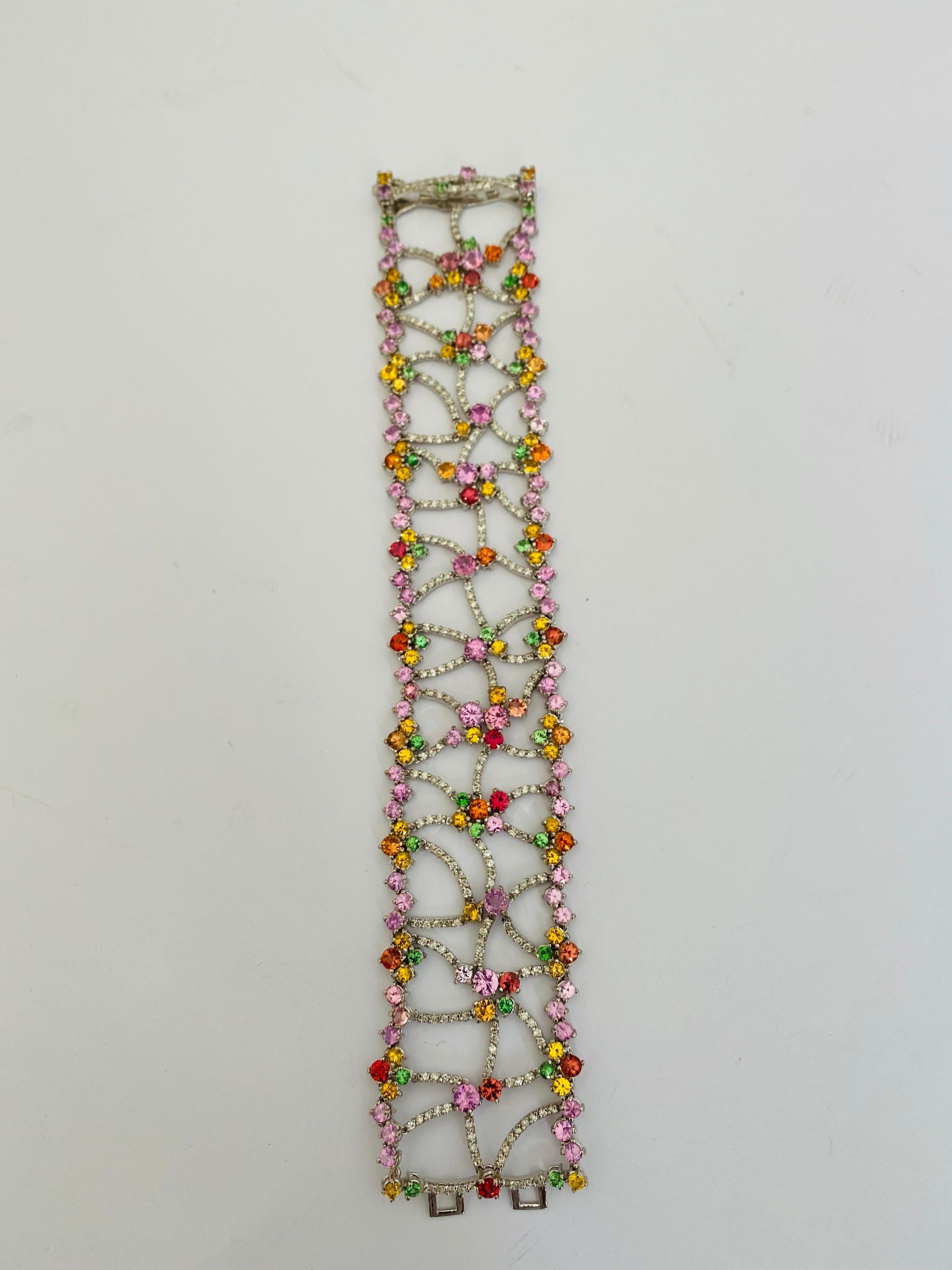 Bracciale con dichiarazione in oro bianco 14 carati con zaffiro naturale e diamante da 25,72 carati in vendita 1
