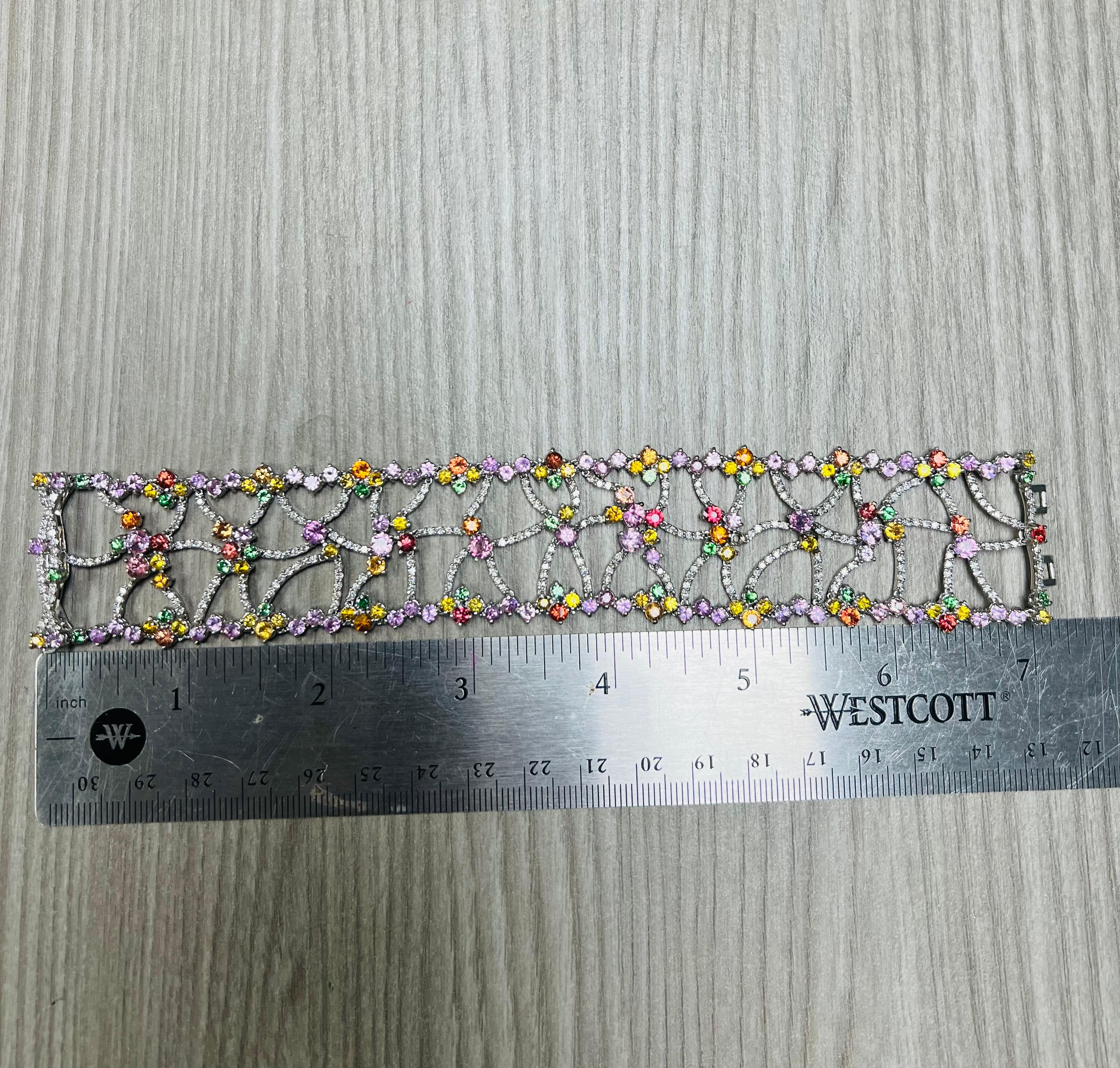 Bracciale con dichiarazione in oro bianco 14 carati con zaffiro naturale e diamante da 25,72 carati in vendita 3