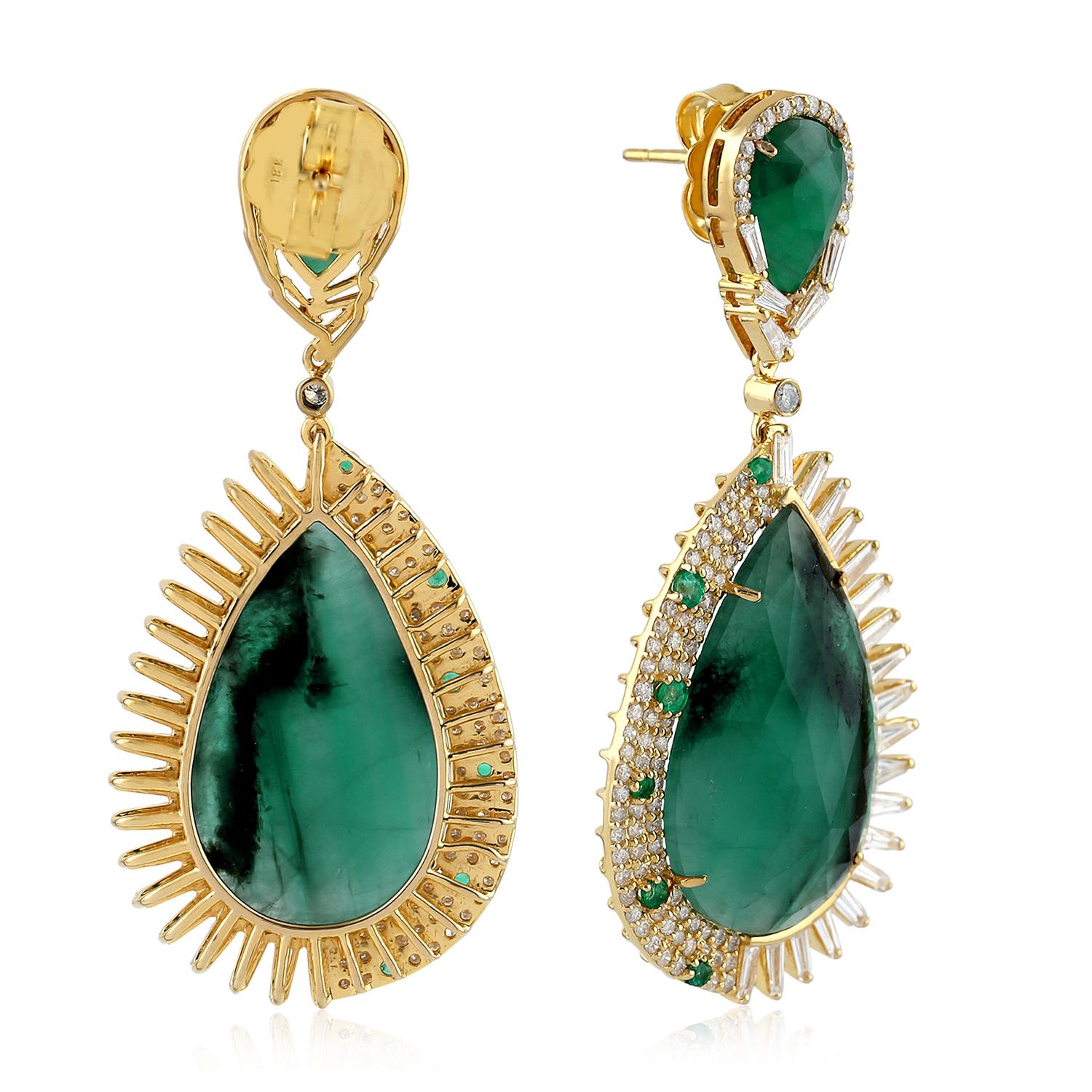 Modern 25.74 Carat Emerald 18 Karat Gold Diamond Earrings For Sale