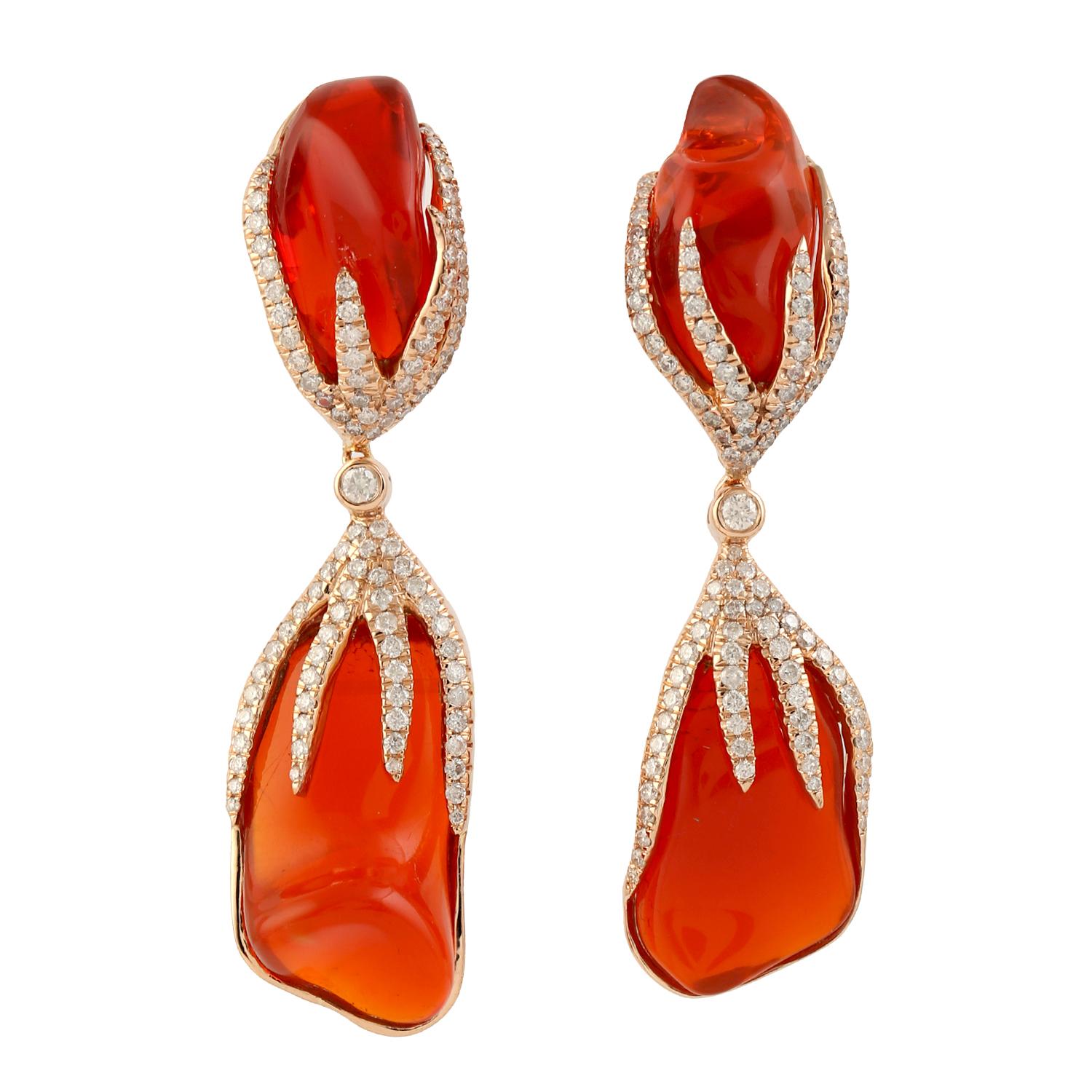 Boucles d'oreilles en goutte en or 18 carats et diamants avec opale du feu du Mexique de 25,75 carats