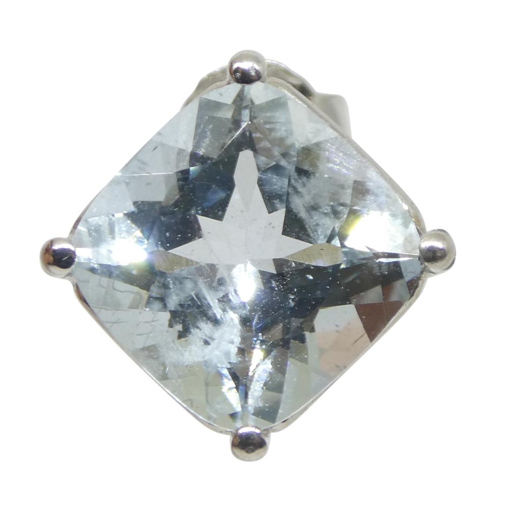 Eleva la tua eleganza con questo squisito orecchino singolo con acquamarina blu a cuscino da 2,57 carati, magistralmente incastonato nel lussuoso oro bianco 14k. Questo splendido pezzo è una miscela perfetta di raffinatezza e bellezza senza tempo,