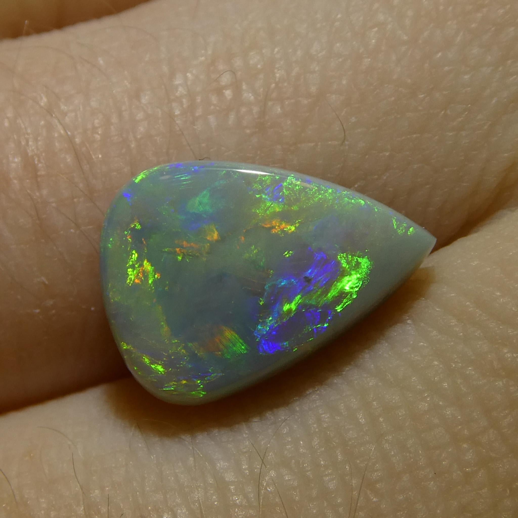 2.57ct Opale grigio cabochon a forma libera dall'Australia in vendita 2