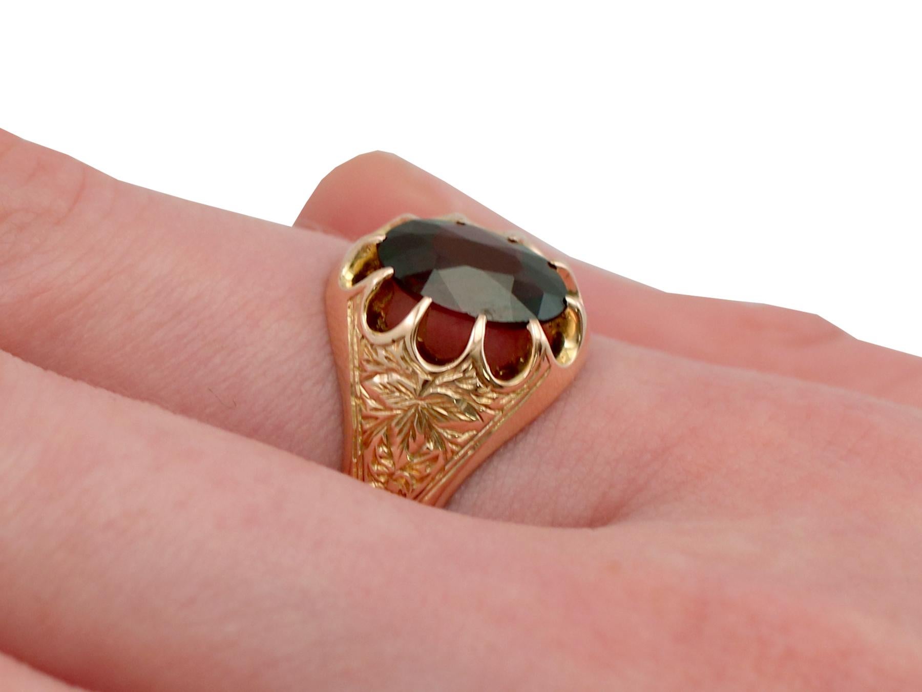 Antique 1913 2.57 Carat Garnet and Rose Gold Solitaire Engagement Ring For Sale 1