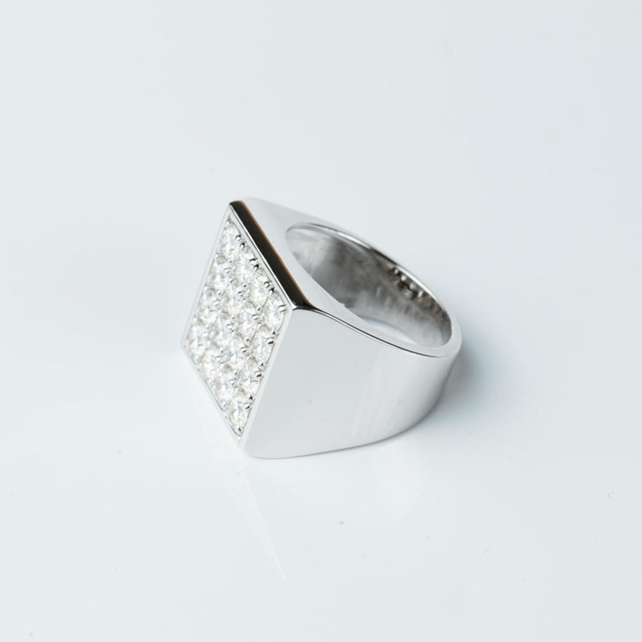 Bague de chevalière en or blanc 18 carats, diamant taille ronde, poids total de 2,57 carats en vente 2