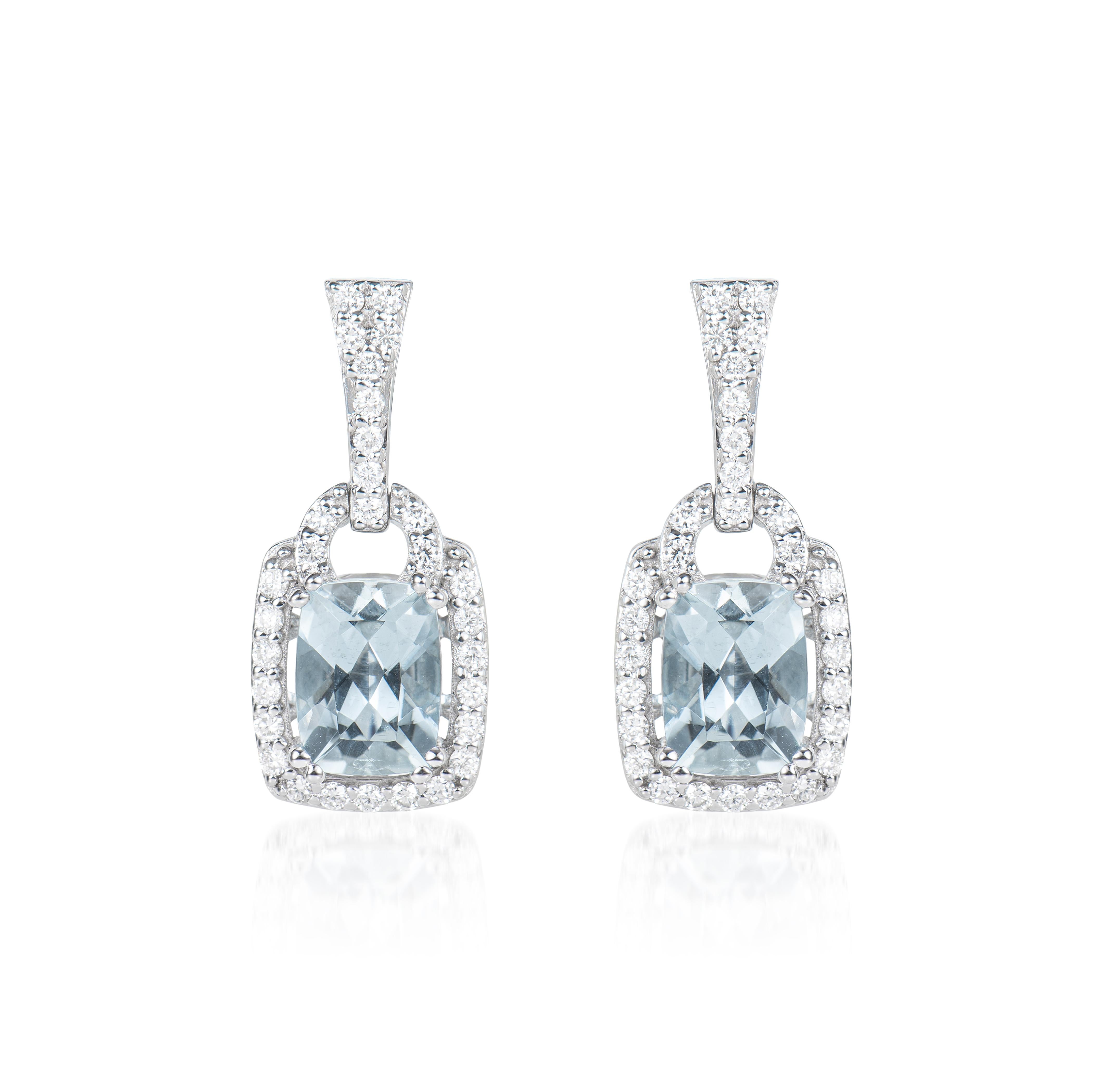 Contemporaneo Sunita Nahata Acquamarina 2.58ct. Orecchini a goccia in 18KWG con diamante in vendita