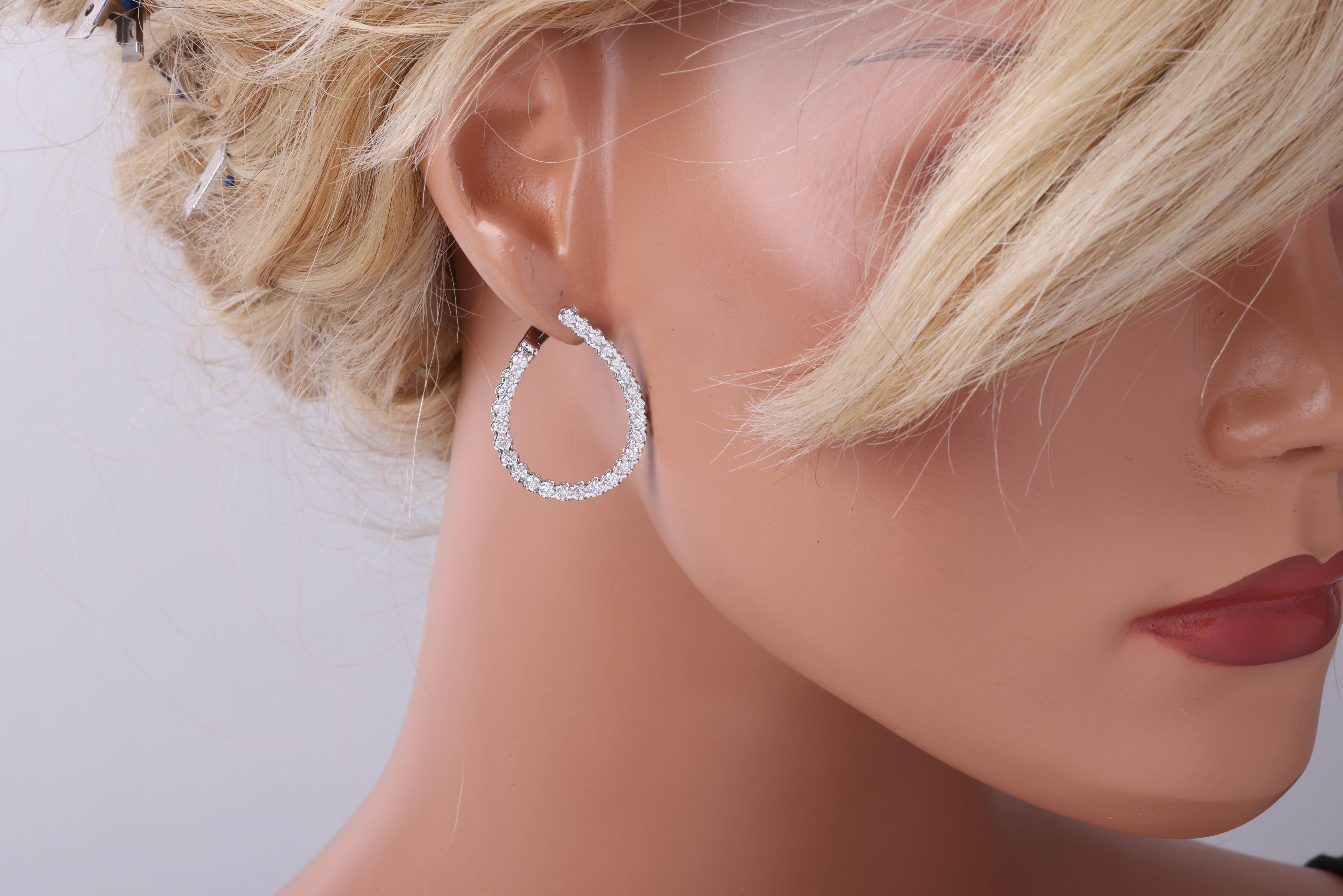 Round Cut 2.19 Carat Diamond Teardrop Swirl Hoop Earrings in 14k White Gold ref1972 For Sale