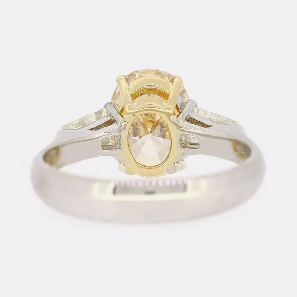 Bague de fiançailles avec un diamant de 2,58 carats de couleur brun-jaune-orange Bon état - En vente à London, GB