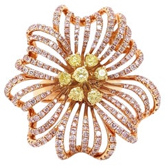 Anello con fiore di diamante naturale Fancy Yellow e Pink Diamond da 2,58 carati in oro rosa 18 carati