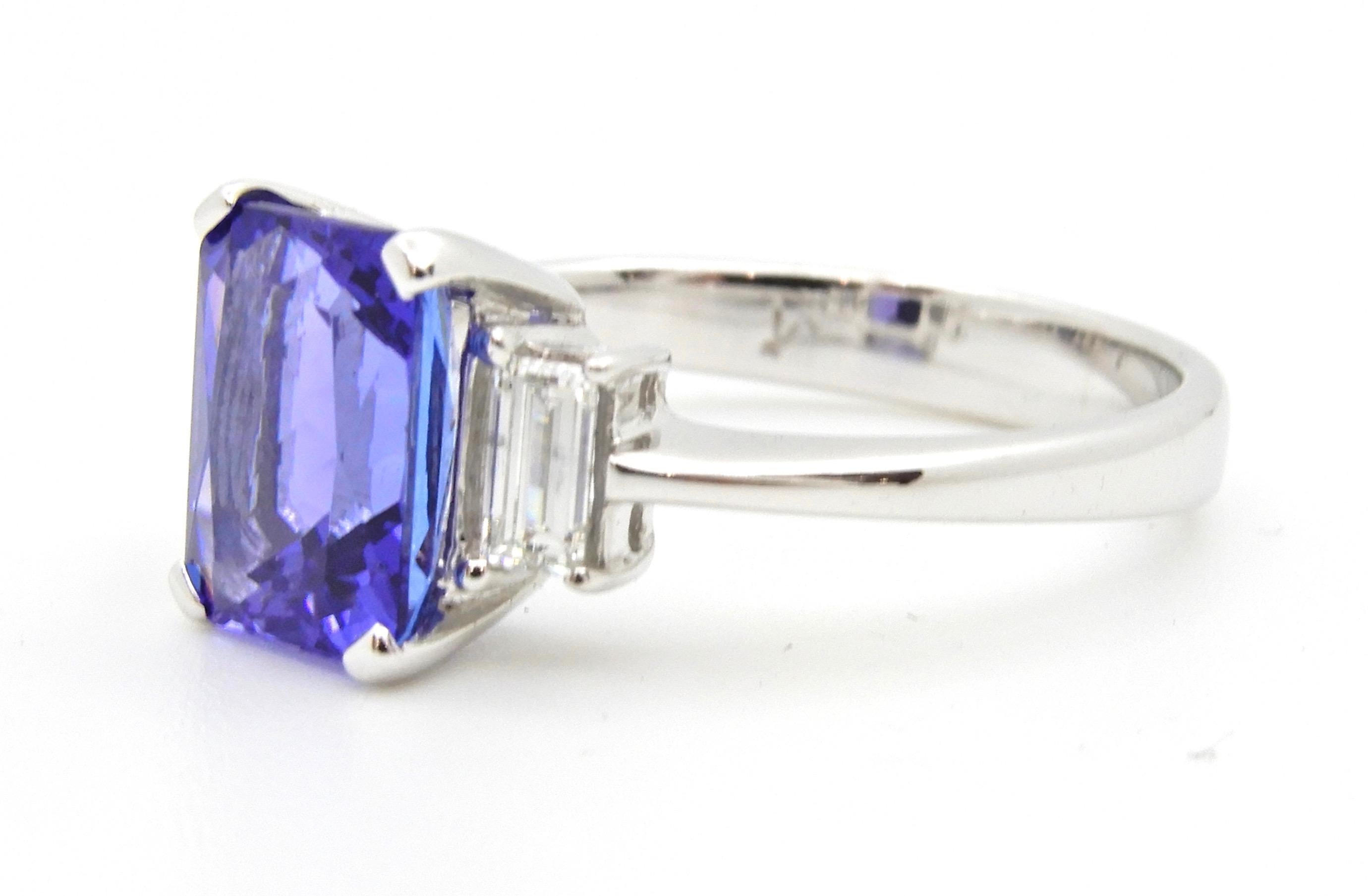 Contemporary 2.58 Carat Radiant Cut Tanzanite Diamond Cocktail Ring For Sale