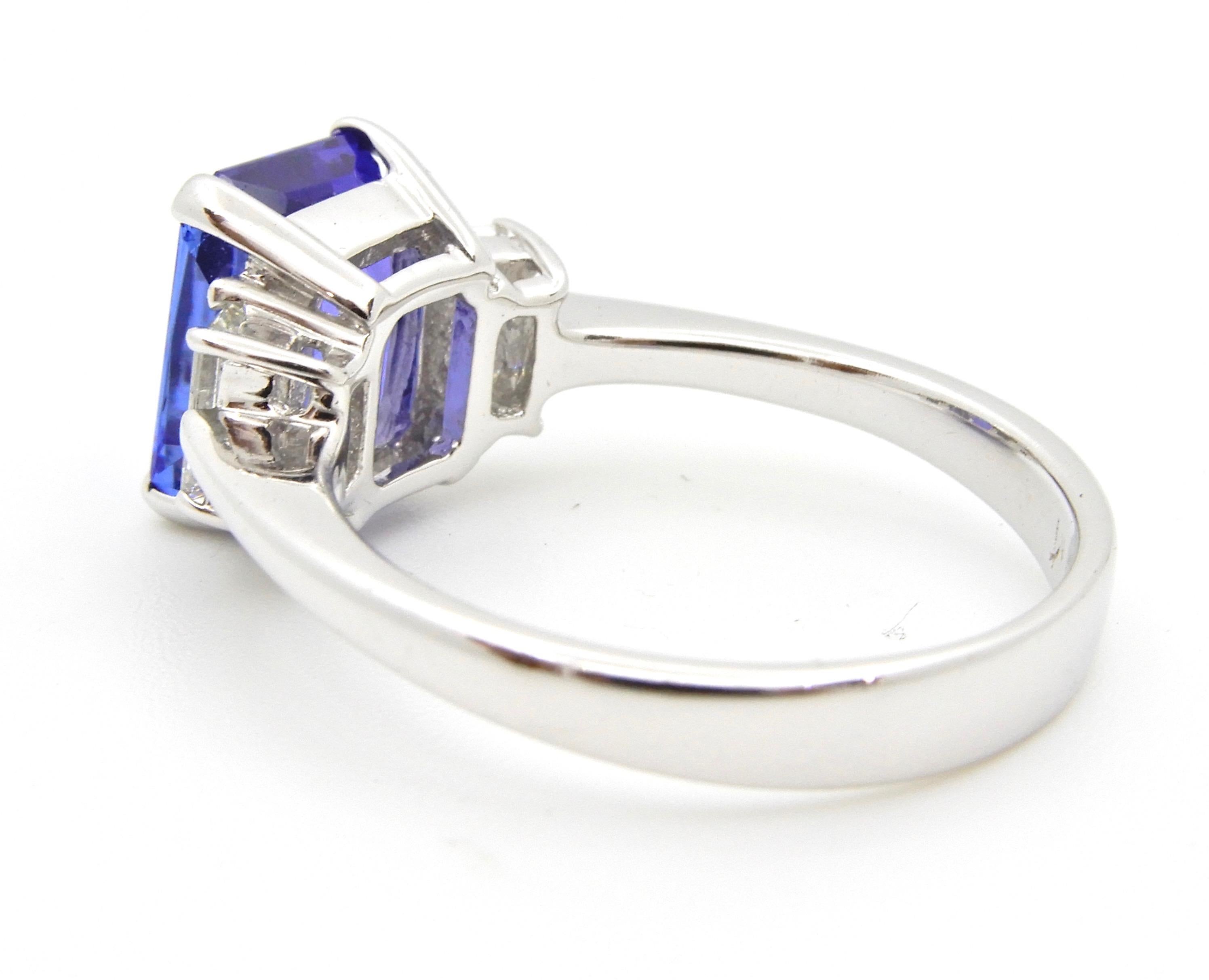 Women's 2.58 Carat Radiant Cut Tanzanite Diamond Cocktail Ring For Sale