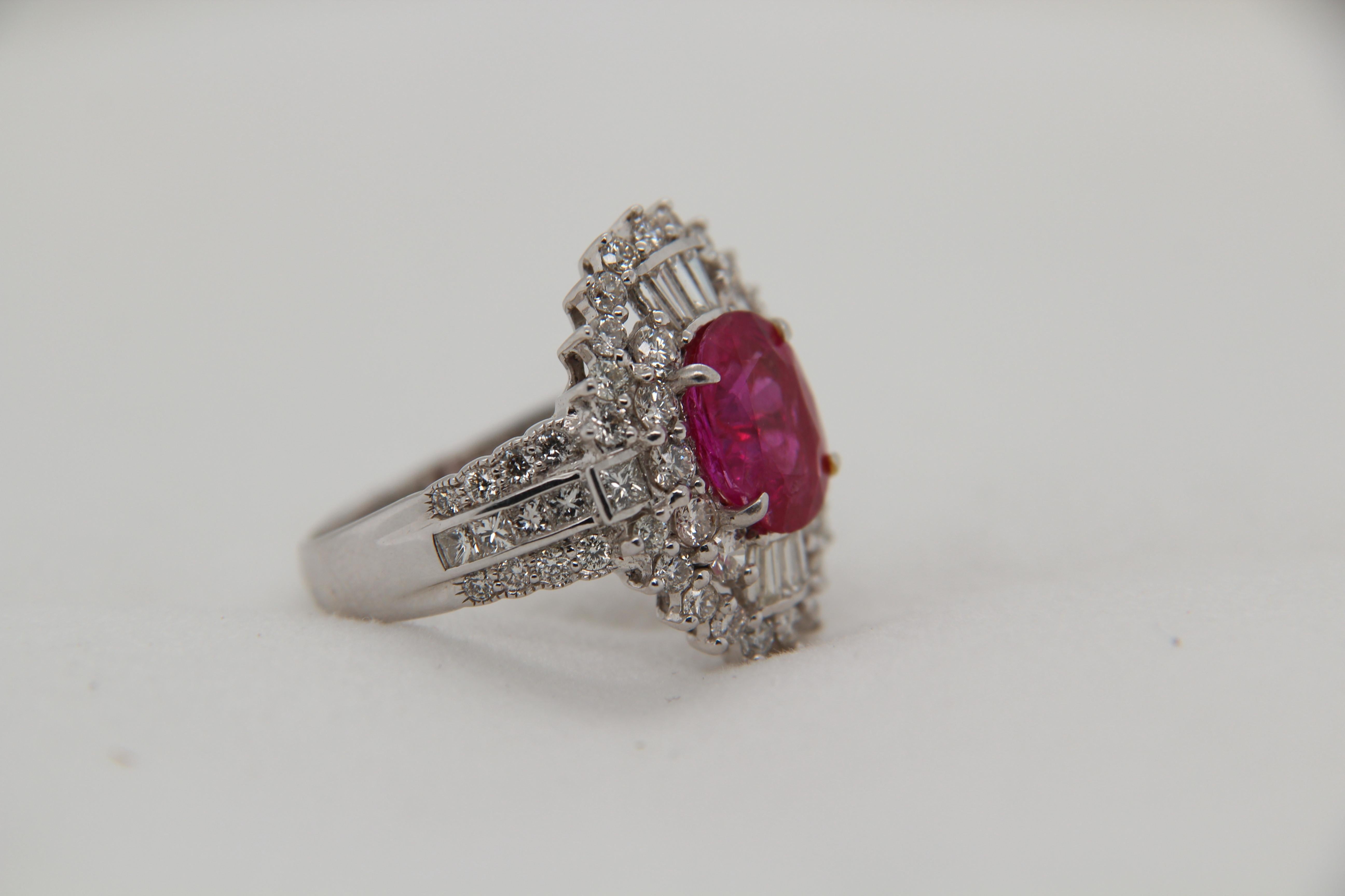 2.58 Carat Ruby and Diamond Ring in 18 Karat Gold In New Condition For Sale In Bangkok, TH