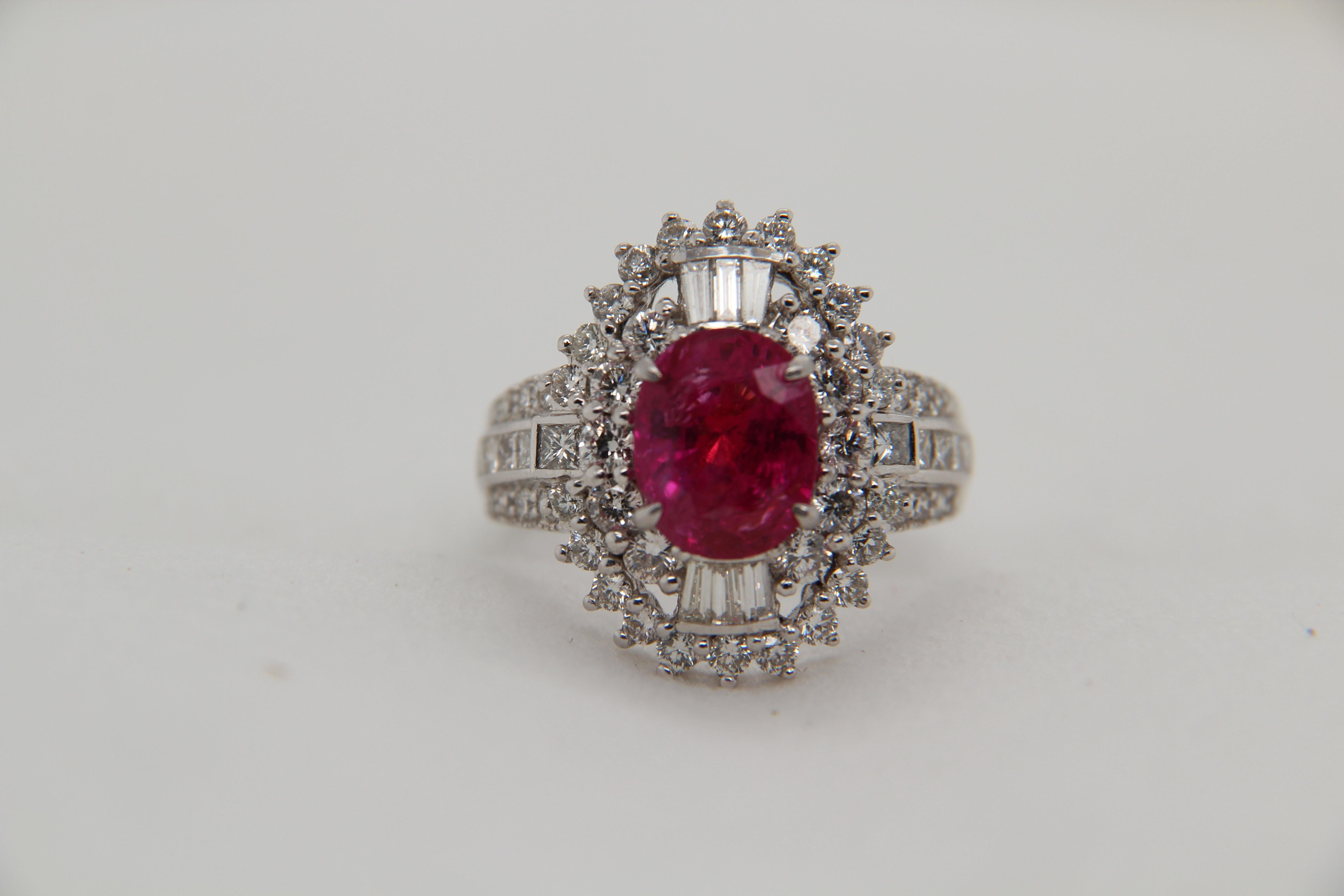 Women's or Men's 2.58 Carat Ruby and Diamond Ring in 18 Karat Gold For Sale