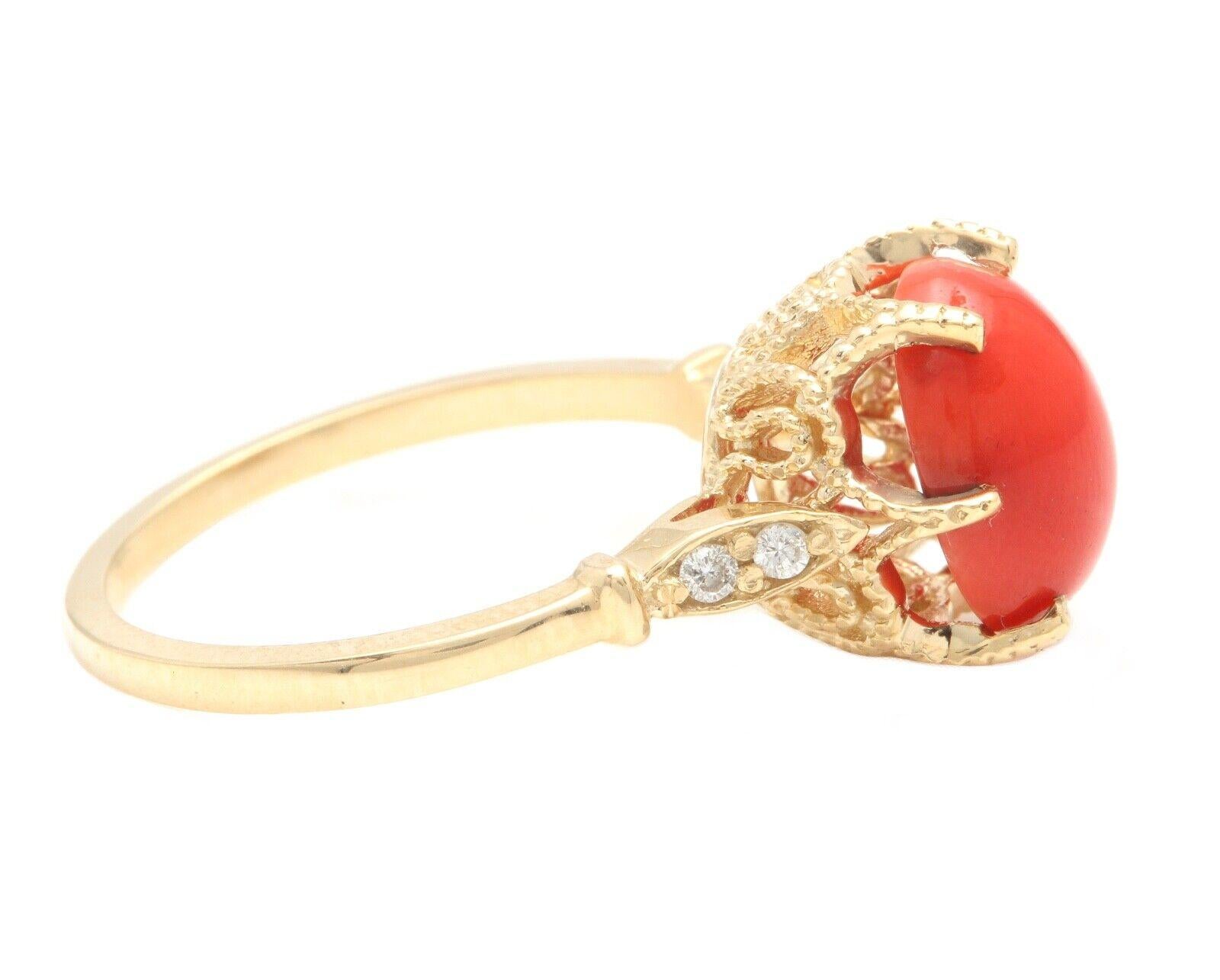 Mixed Cut 2.58 Carats Natural Impressive Coral and Diamond 14K Solid Yellow Gold Ring For Sale