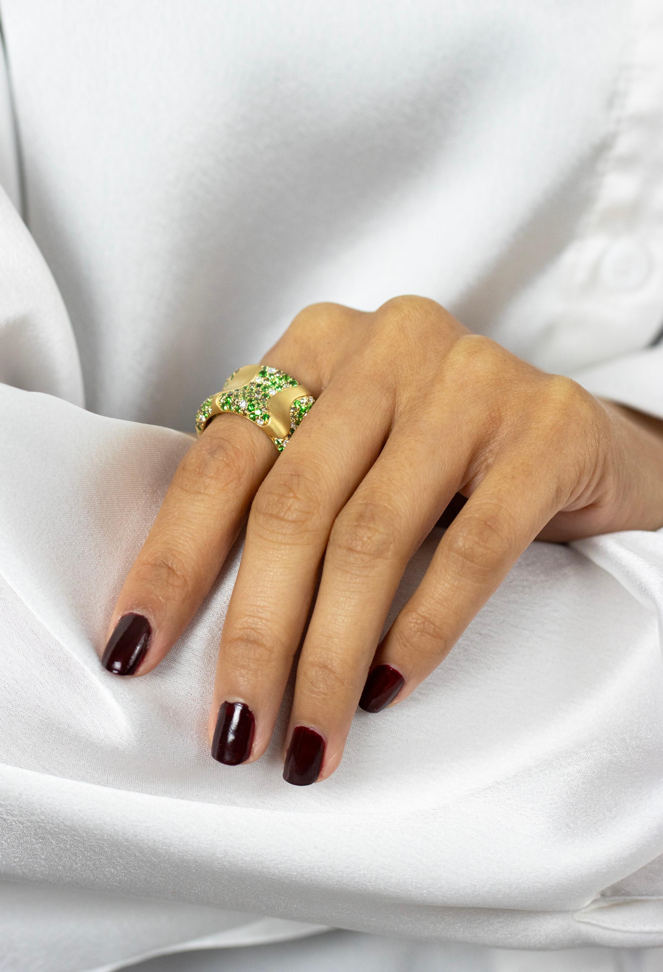 Round Cut 2.58 Carats Total Mixed Round Tsavorite, Brown & White Diamond Fashion Ring For Sale