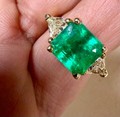 2.58 Ct Emerald Cut Colombian Emerald & 0.82 Ct Diamond Ring in 18K Yellow Gold
