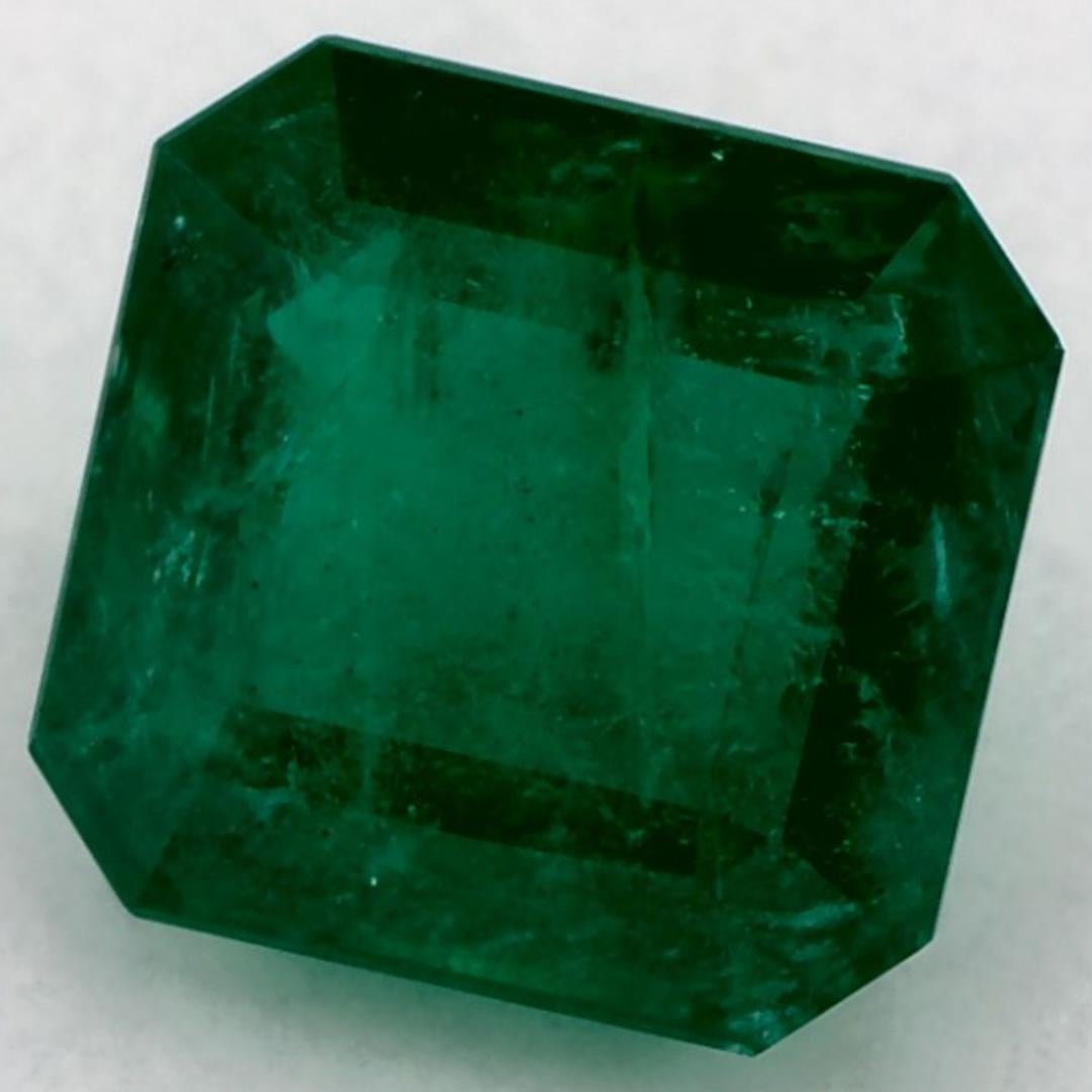 Con un vibrante tono verde, la piedra de nacimiento de mayo es un símbolo del renovado crecimiento primaveral. 

Explora la vibrante colección de esmeraldas, rubíes y zafiros de nuestra tienda, disponibles como gemas sueltas y combinadas con nuestra