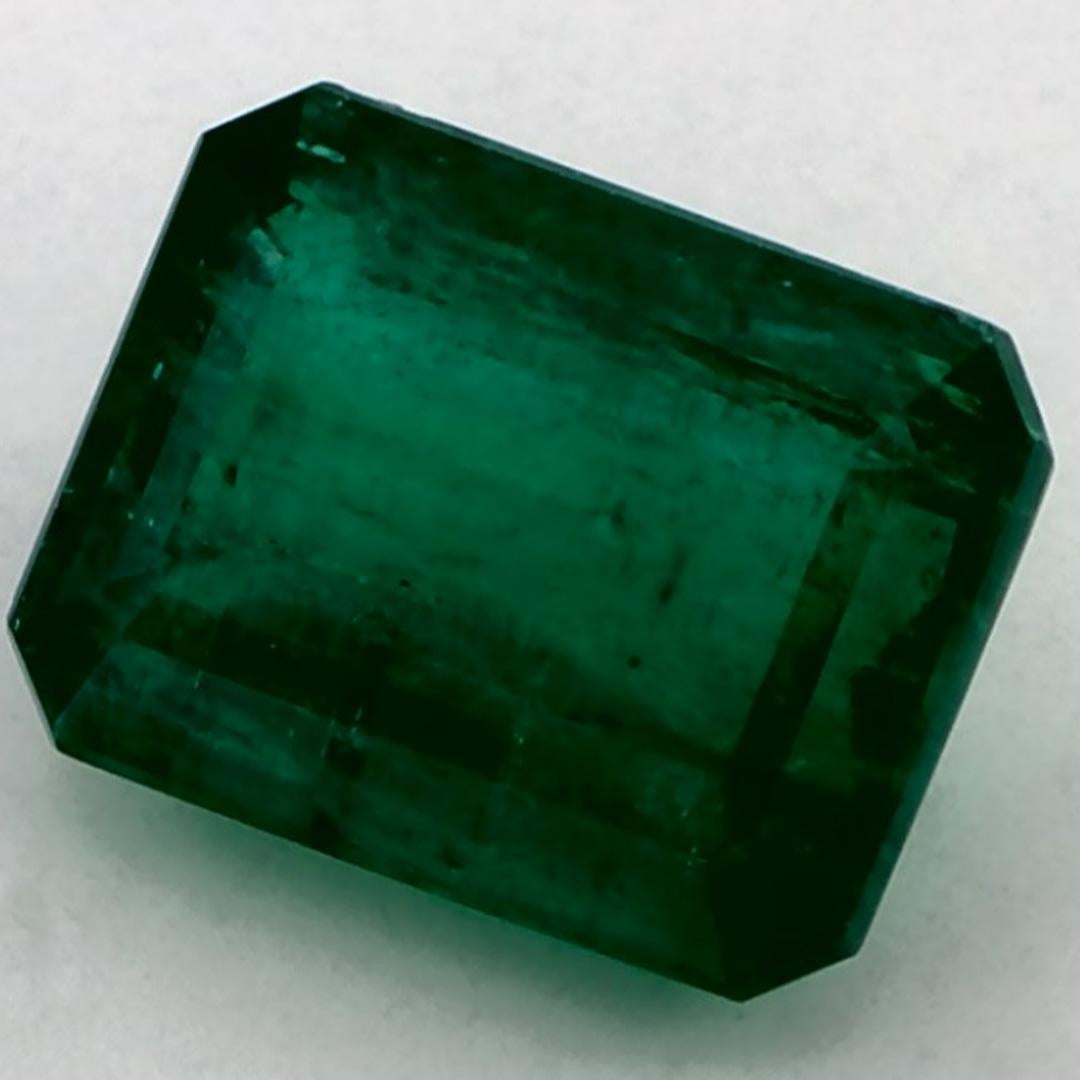 D'un vert éclatant, la pierre de naissance du mois de mai symbolise le renouveau de la croissance printanière. 

Explorez la vibrante collection d'émeraudes, de rubis et de saphirs de notre magasin, disponibles sous forme de pierres précieuses en