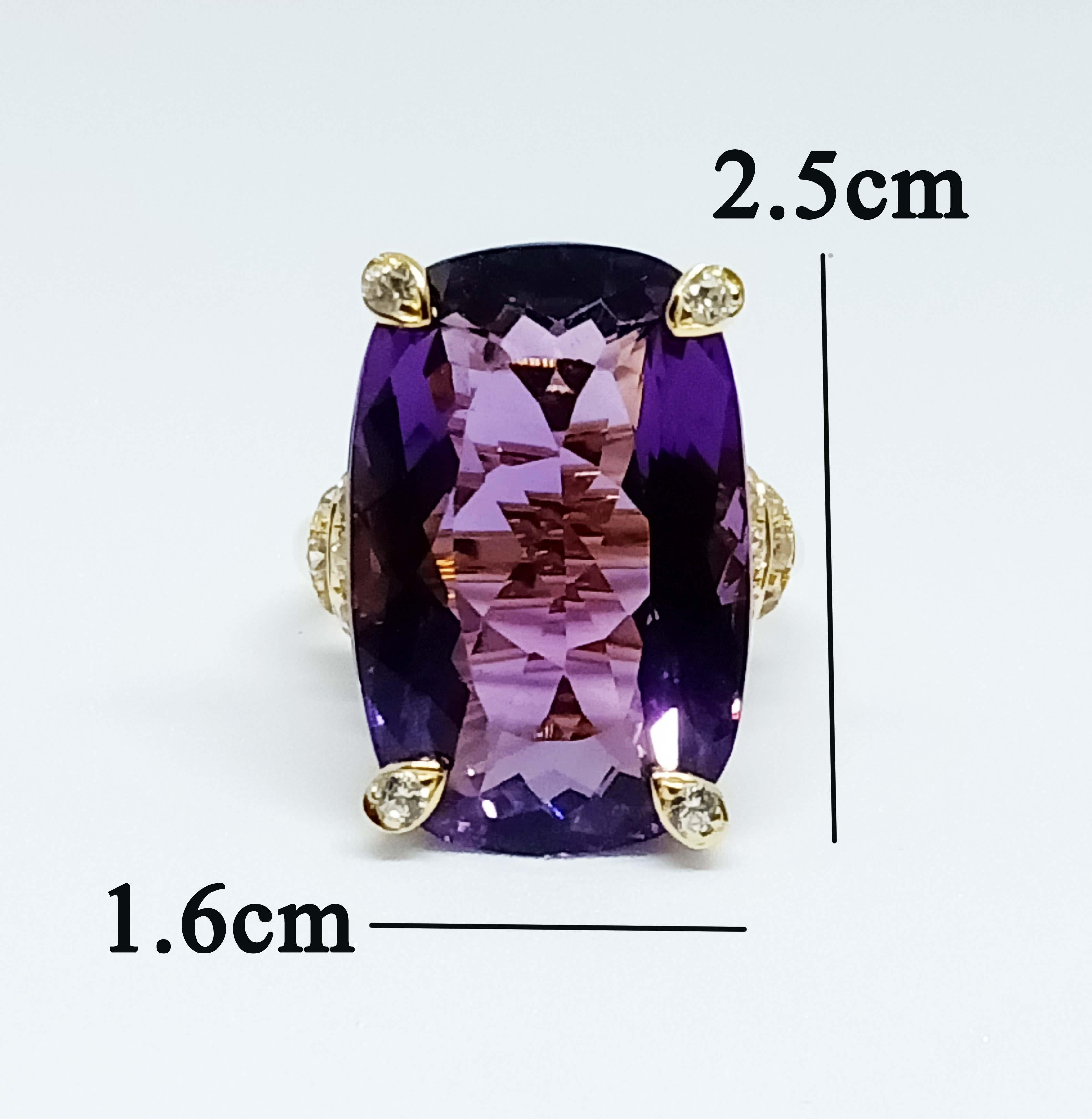 Cuscino di ametista 25 x 16 mm. (25,82 carati)
Zircone bianco da 2,0 mm. 20 pezzi.
Argento 925 con placcatura in oro 18 carati  
Taglia 8 US. 

Ridimensionabile nella taglia inferiore, non nella taglia superiore.