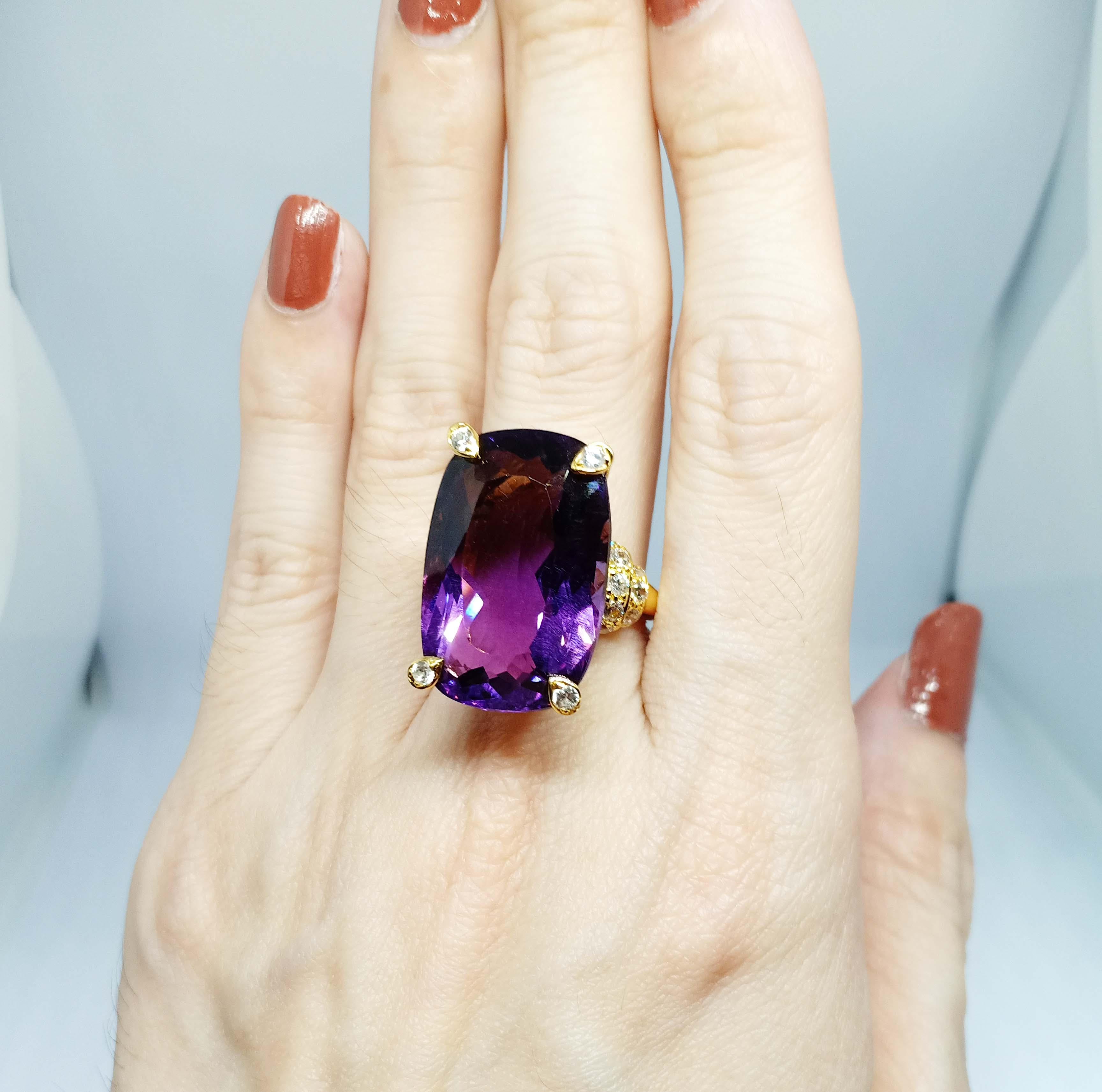 25,82cts. Ametista grande in argento con placcatura in oro 18 carati in vendita 2