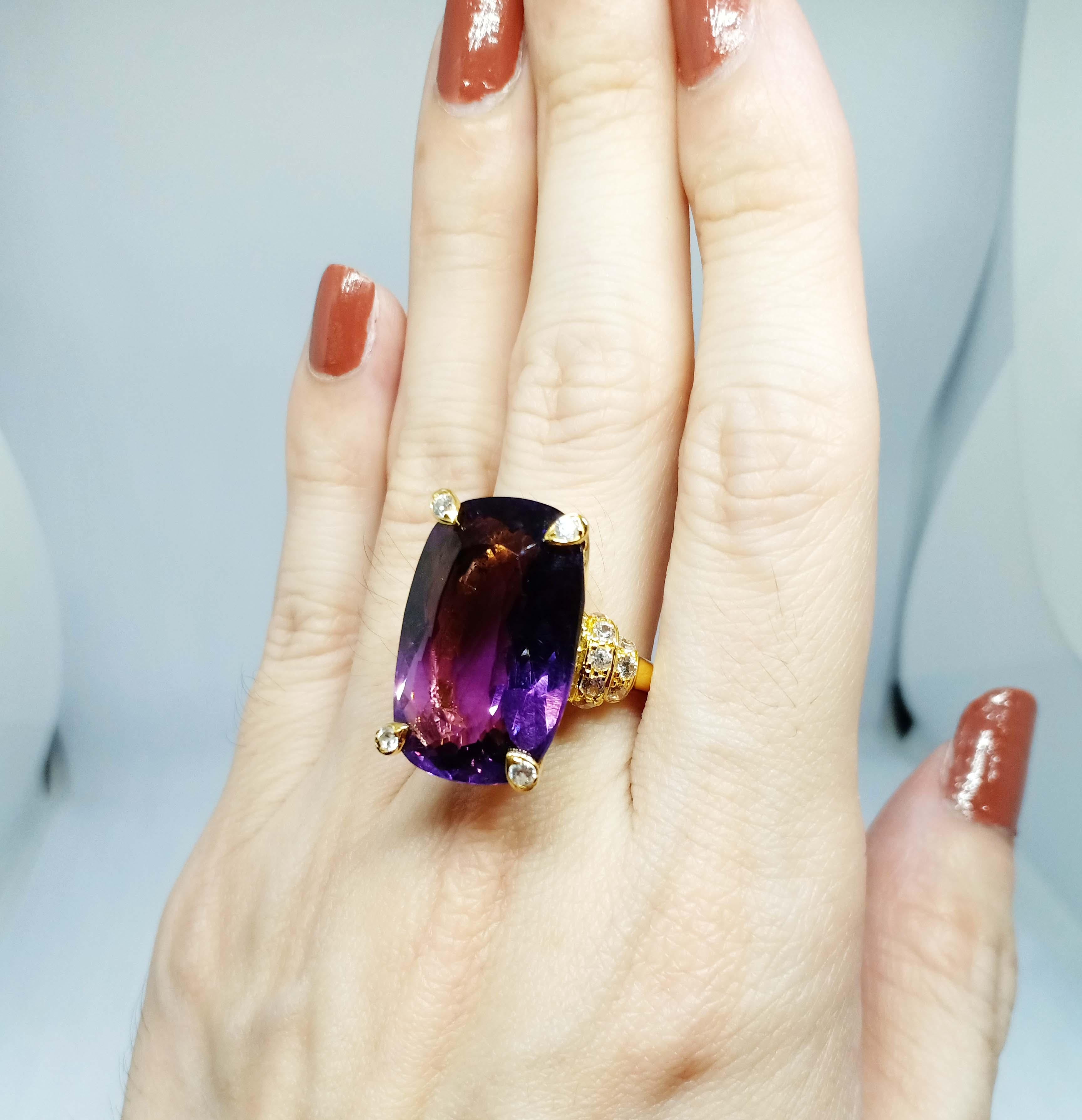 25,82cts. Ametista grande in argento con placcatura in oro 18 carati in vendita 3