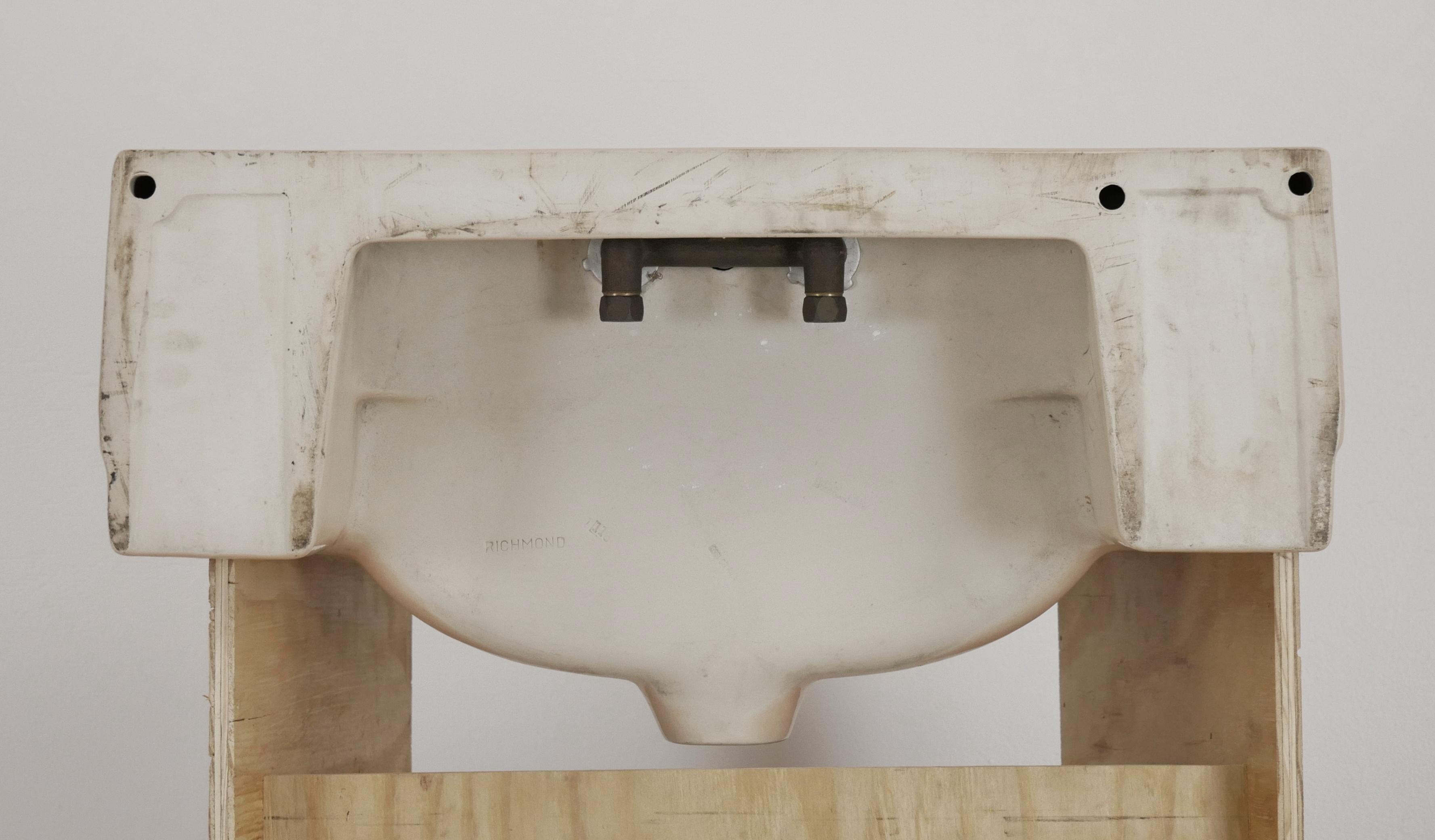 25.875 in. Lavello a parete Richmond in ceramica Peach in vendita 4