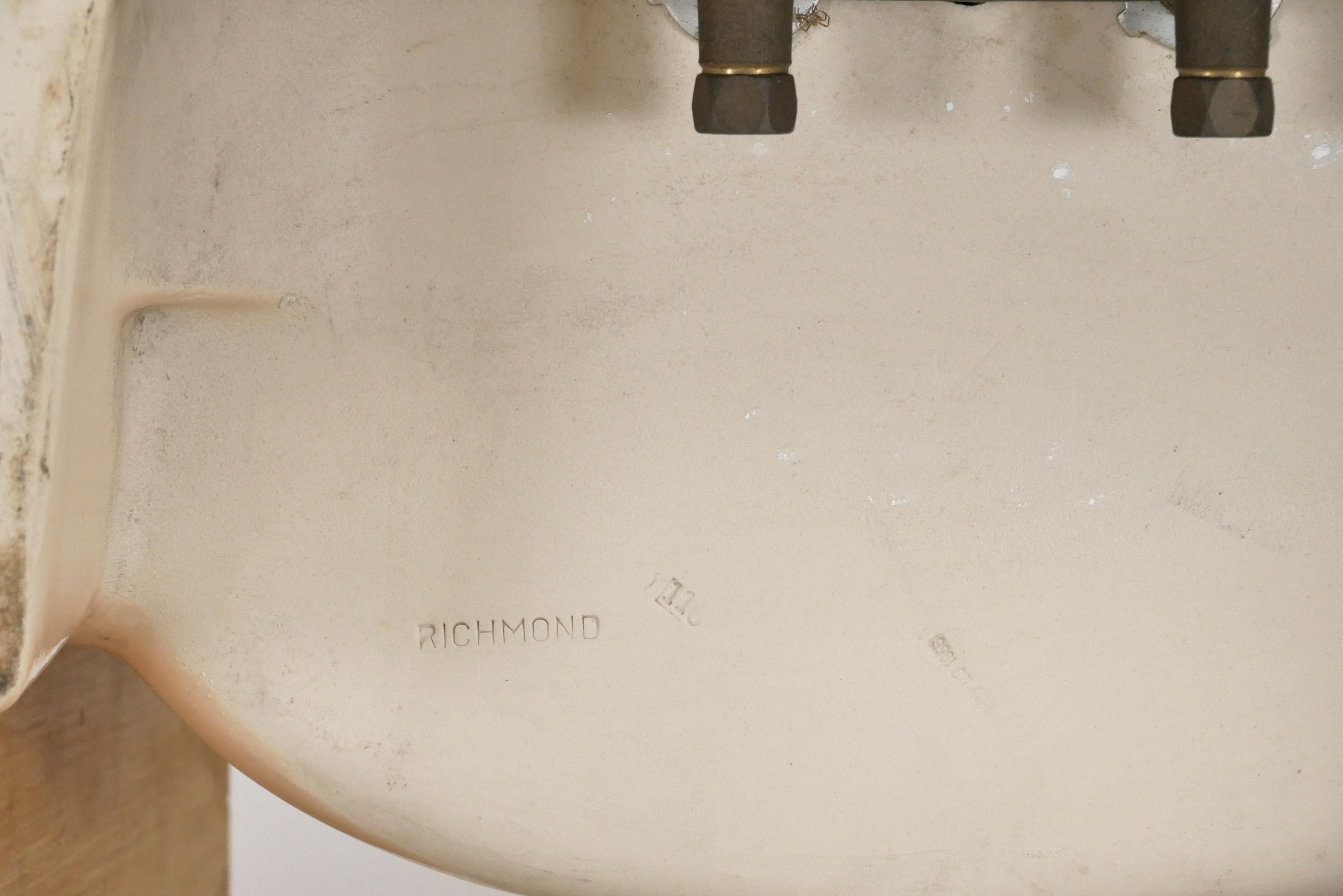 25.875 in. Lavello a parete Richmond in ceramica Peach in vendita 5
