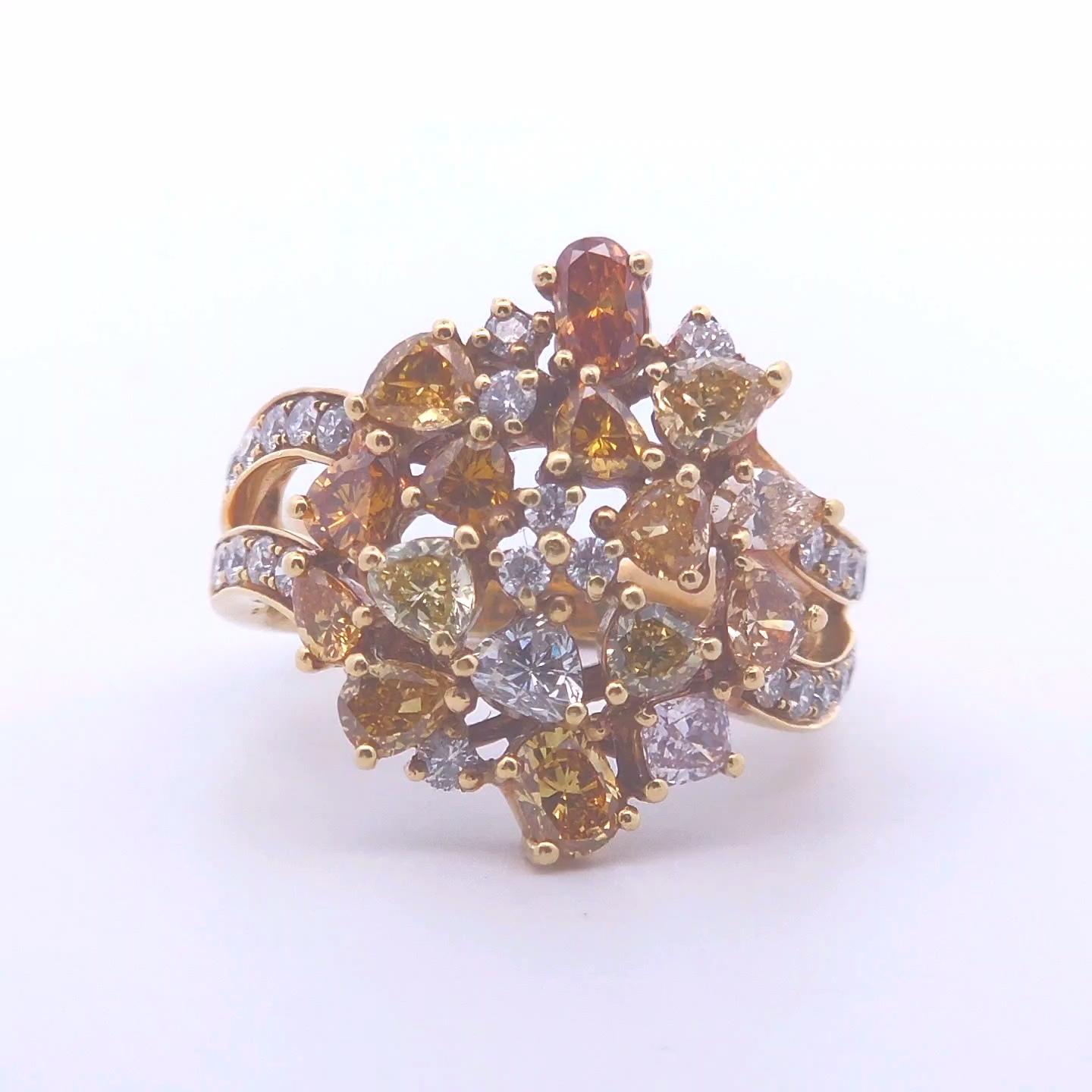 Round Cut 2.58ct Fancy Diamond Ring in 18k Gold For Sale