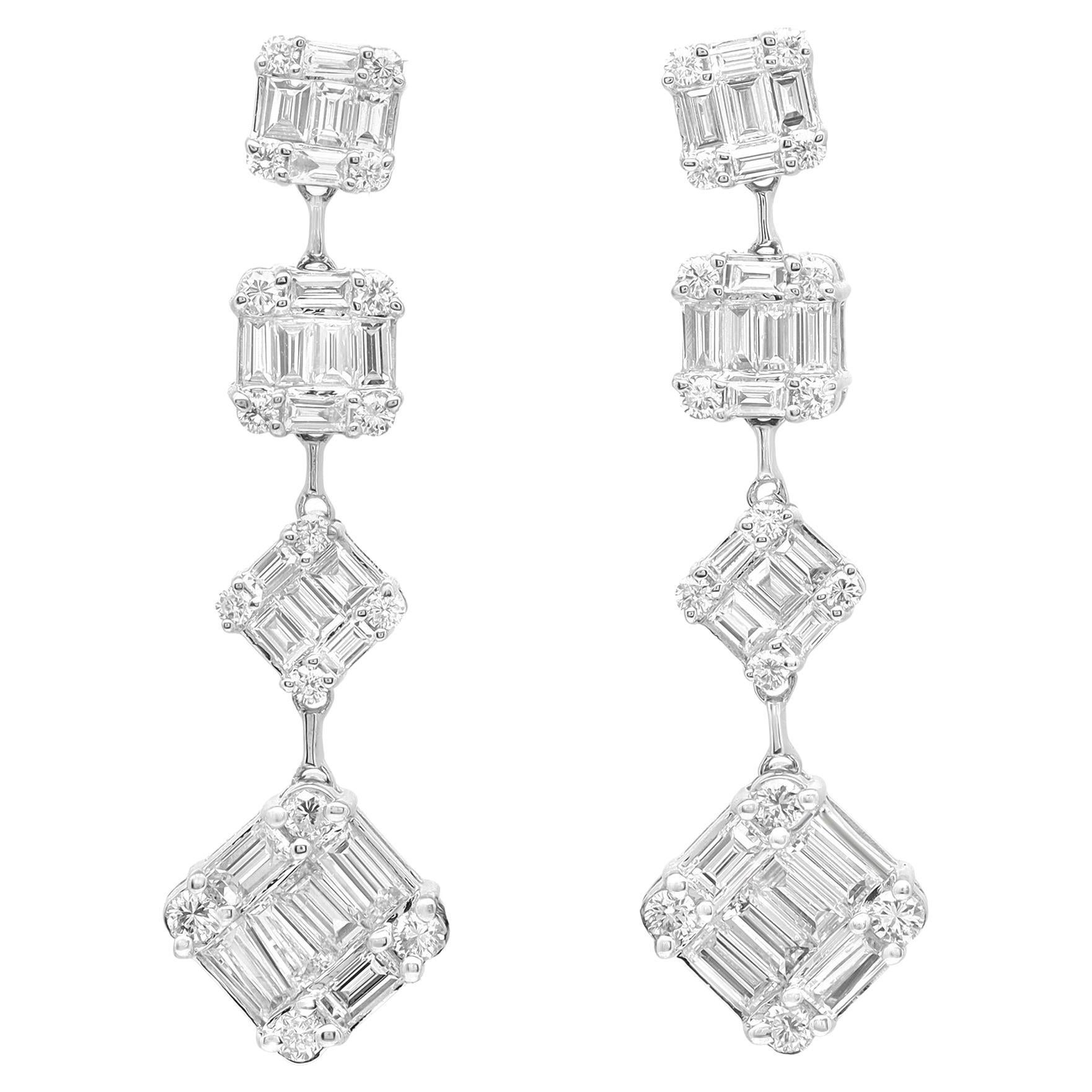 Boucles d'oreilles pendantes avec diamants baguette et ronds de 2,58 ctw en or blanc 18K