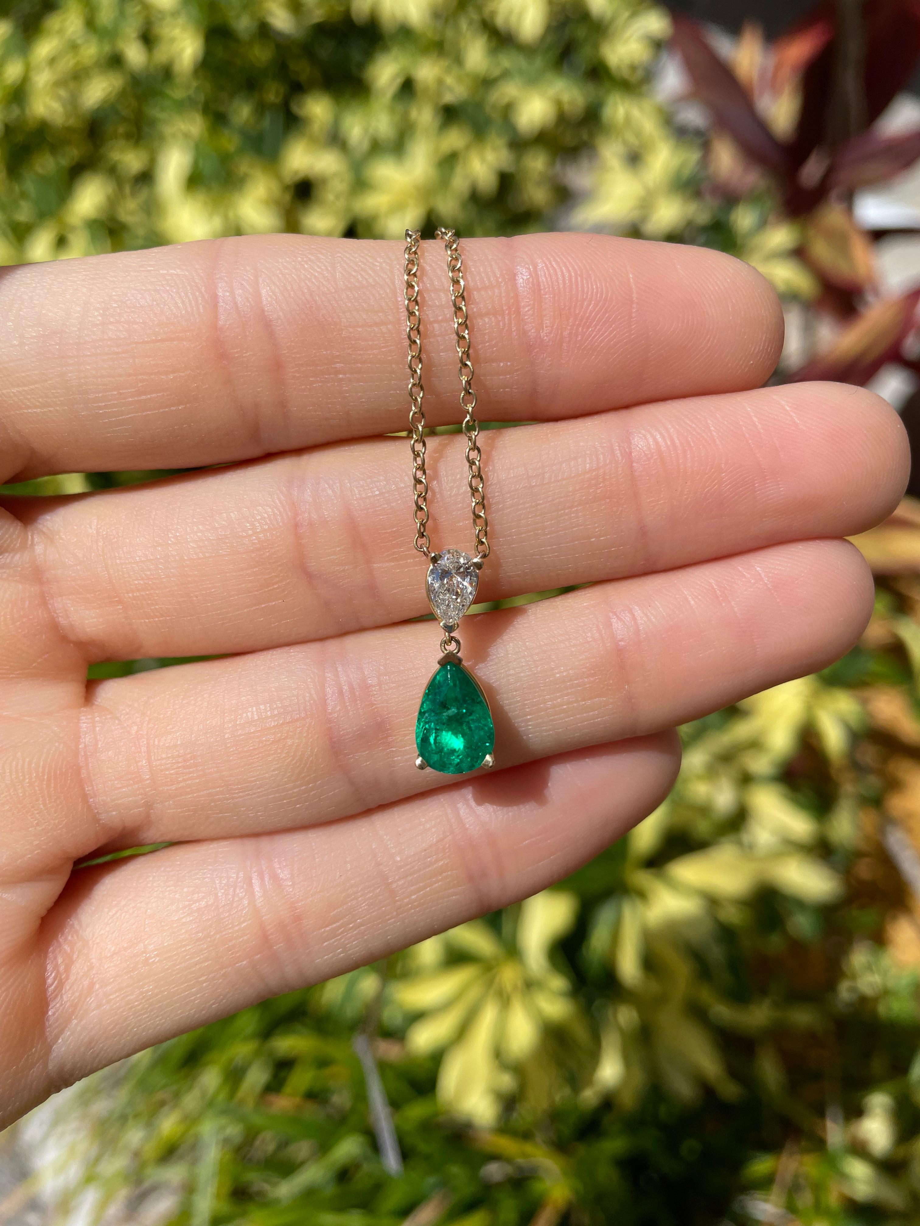 2.58tcw 18K AAA+ Colombian Emerald Pear & Diamond Necklace  In New Condition For Sale In Jupiter, FL