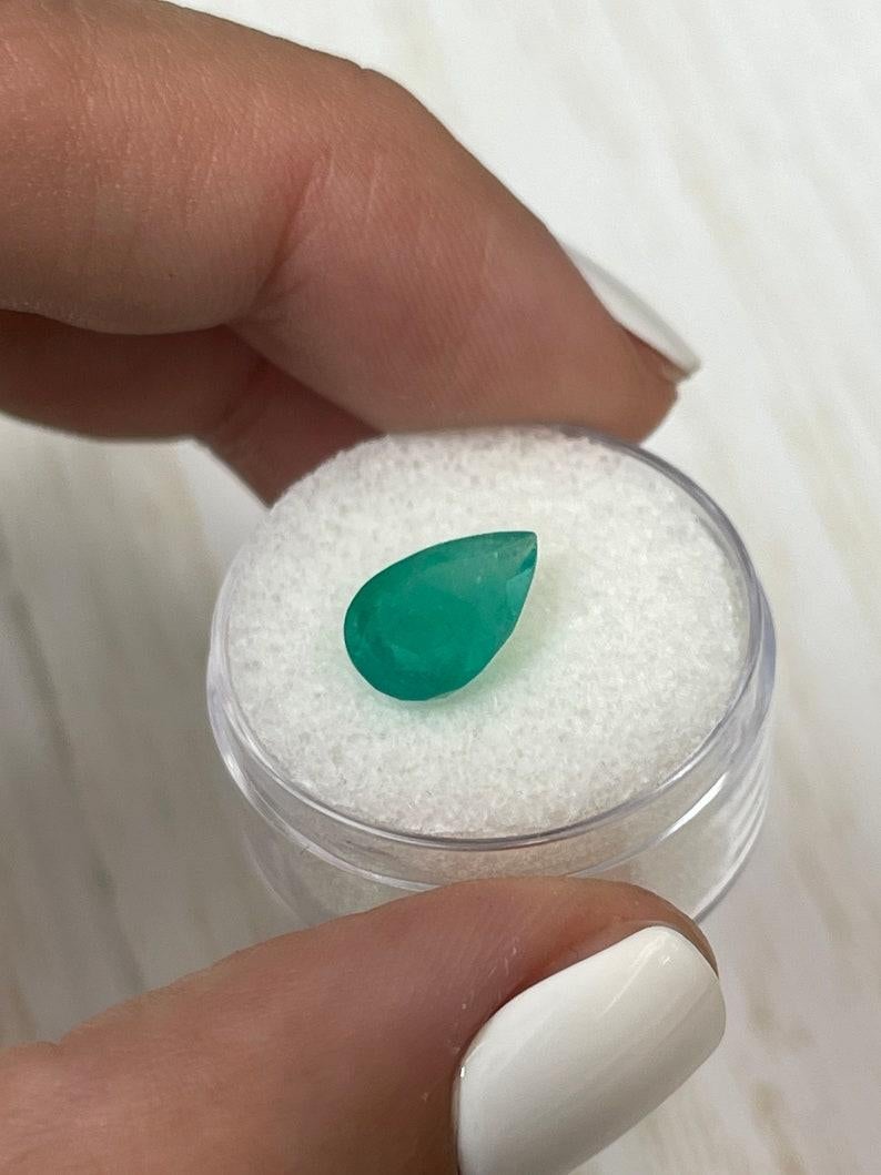 Esmeralda verde colombiana de 2,59 quilates 11x8 - Lágrima talla pera Birthstone de mayo en Nuevo estado para la venta en Jupiter, FL
