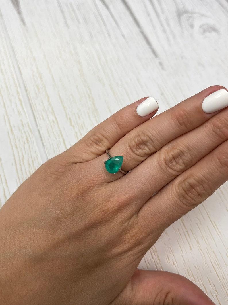 Esmeralda verde colombiana de 2,59 quilates 11x8 - Lágrima talla pera Birthstone de mayo en venta 1