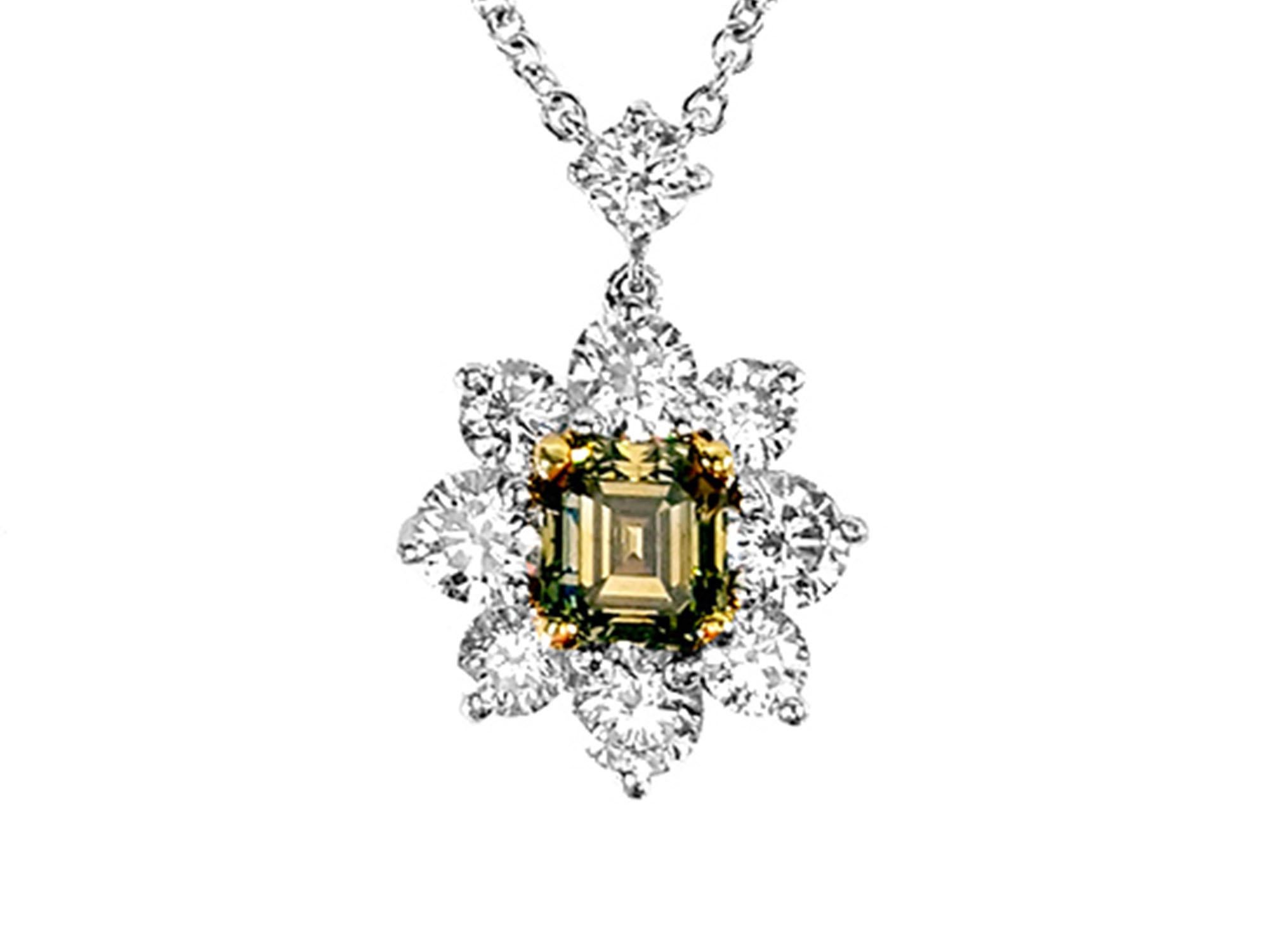 Emerald Cut 2.59 Carat ‘CHAMELEON‘ and White Diamond Pendant Necklace 18K Gold GIA Cert. For Sale