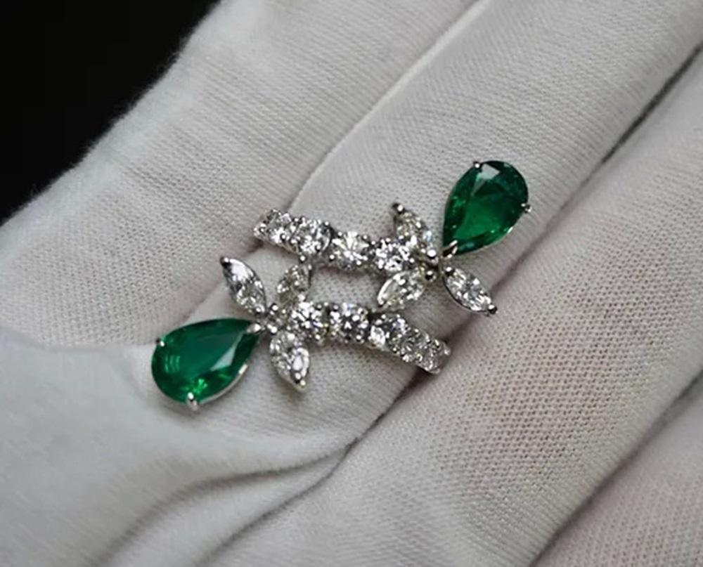 Emerald Weight: 2.59 CT, Diamond Weight: 1.99 CT, Metal: 18K White Gold, Ring Size: 7, Shape: Pear, Color: Green, Birthstone: May