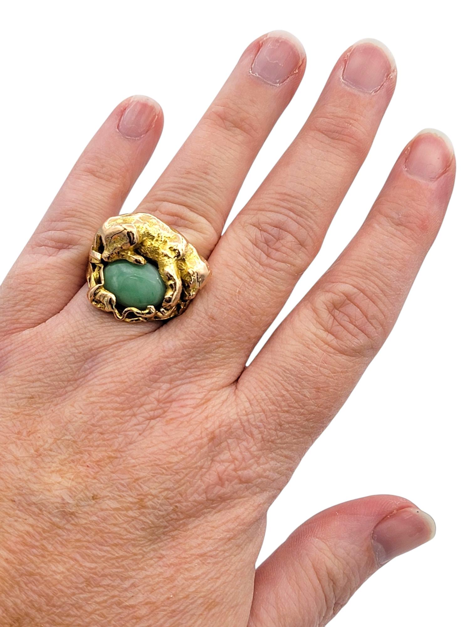 Anello da cocktail con giada taglio ovale e cucciolo di leone da 2,59 carati in oro rosa 14 carati in vendita 1