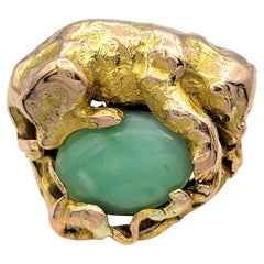 Anillo de cóctel de jade talla oval de 2,59 quilates y cachorro de león en oro rosa de 14 quilates