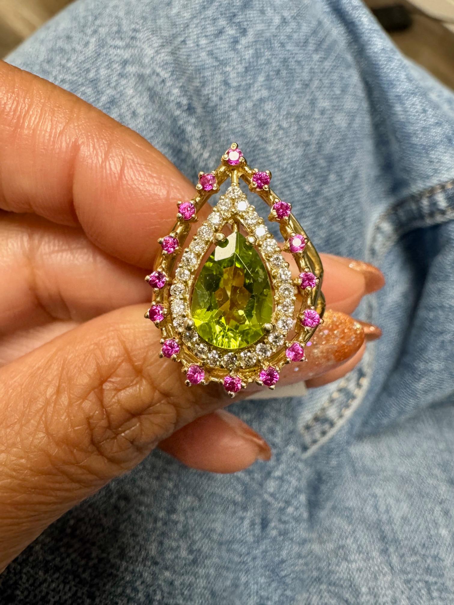 Bague cocktail en or jaune avec péridot, saphir et diamant de 2.59 carats en vente 1