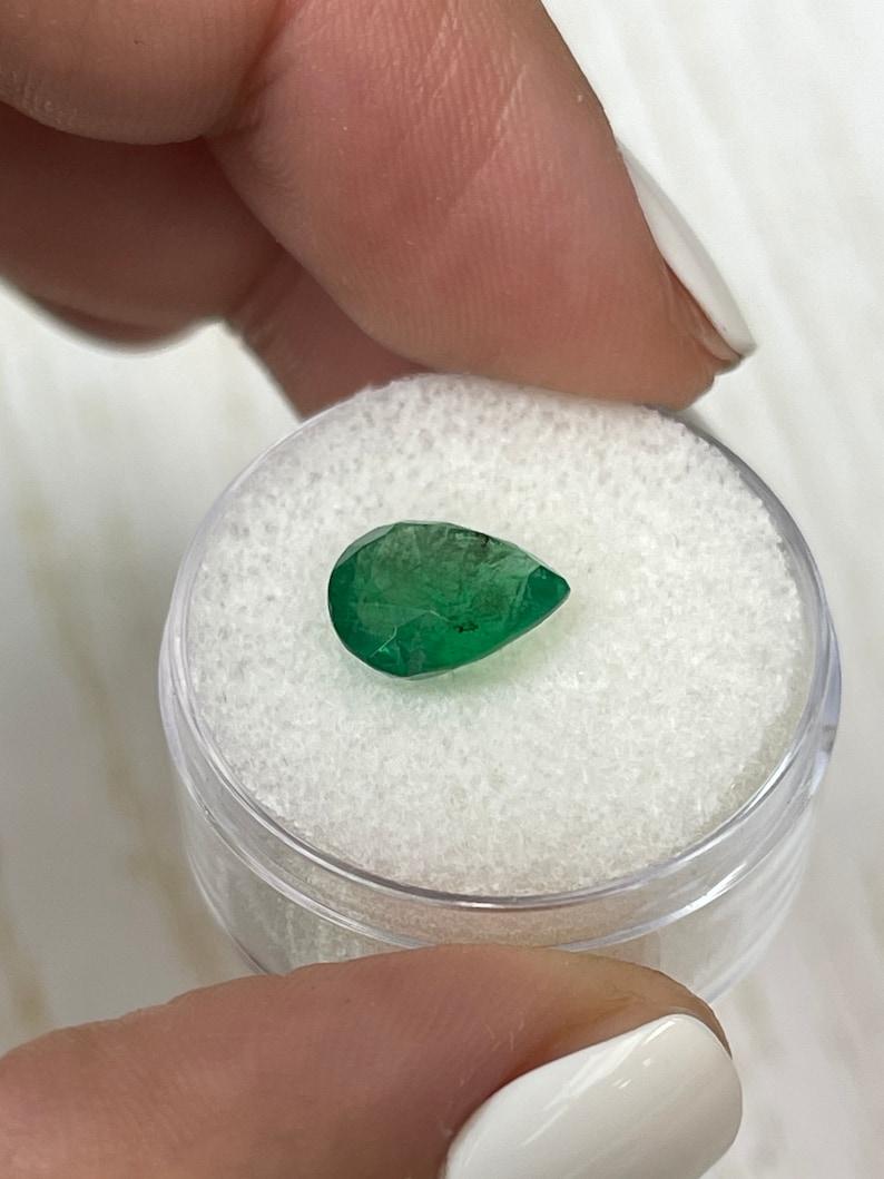 Smeraldo dello Zambia verde ricco da 2,59 carati - Gemma di maggio a goccia con taglio a pera in vendita 1