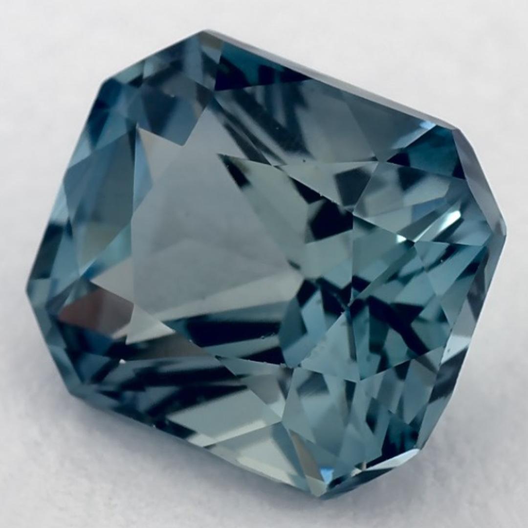 Ottagono 2.59 Ct Blue Sapphire Octagon Cut Loose Gemstone in vendita